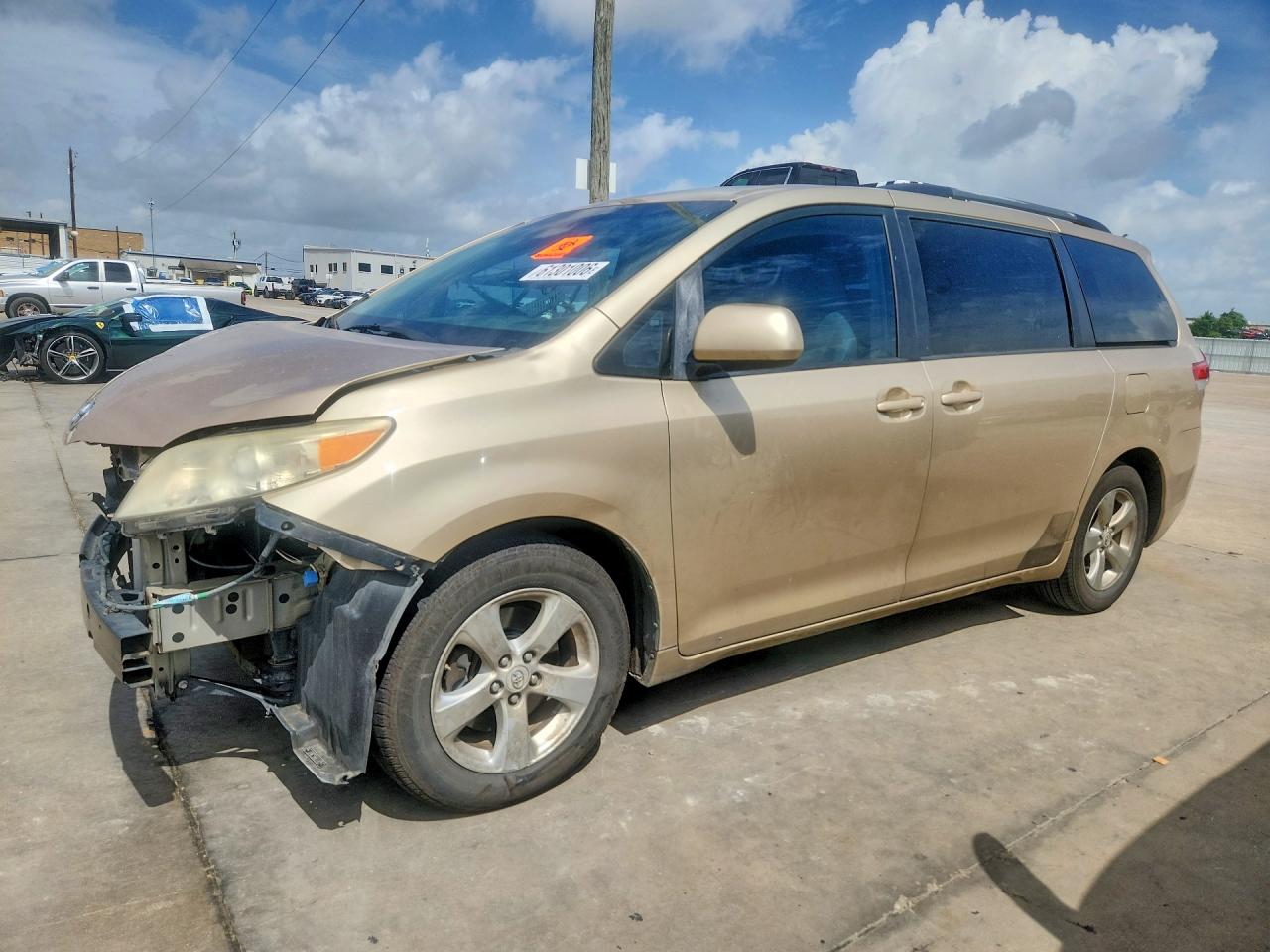 2011 Toyota Sienna Le Бежевый vin: 5TDKK3DC6BS089484