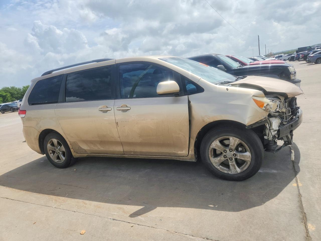 2011 Toyota Sienna Le Бежевый vin: 5TDKK3DC6BS089484