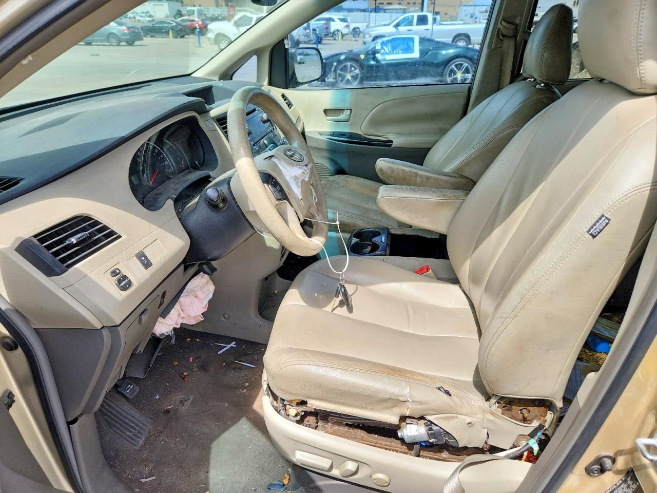 2011 Toyota Sienna Le Бежевый vin: 5TDKK3DC6BS089484