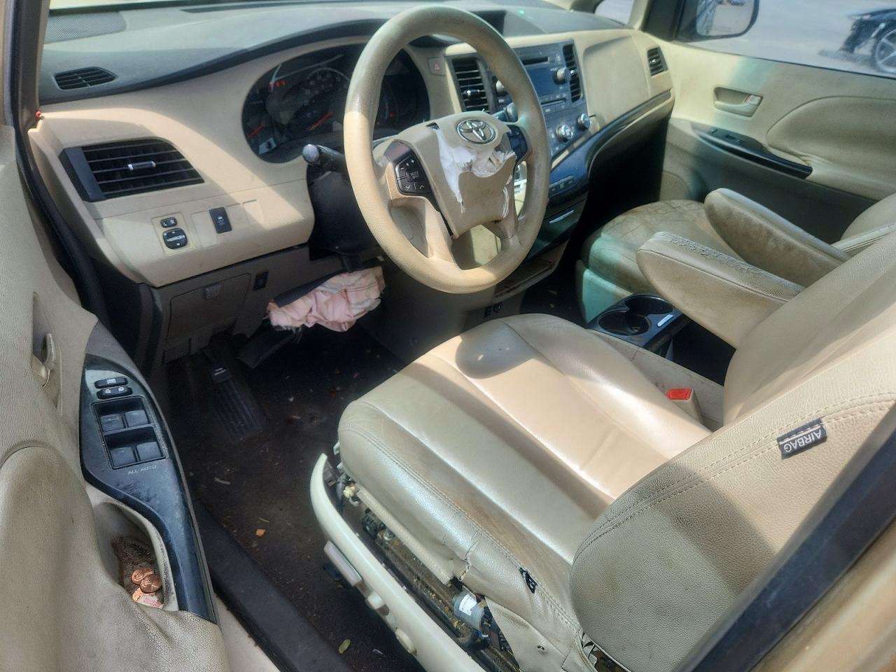 2011 Toyota Sienna Le Бежевый vin: 5TDKK3DC6BS089484