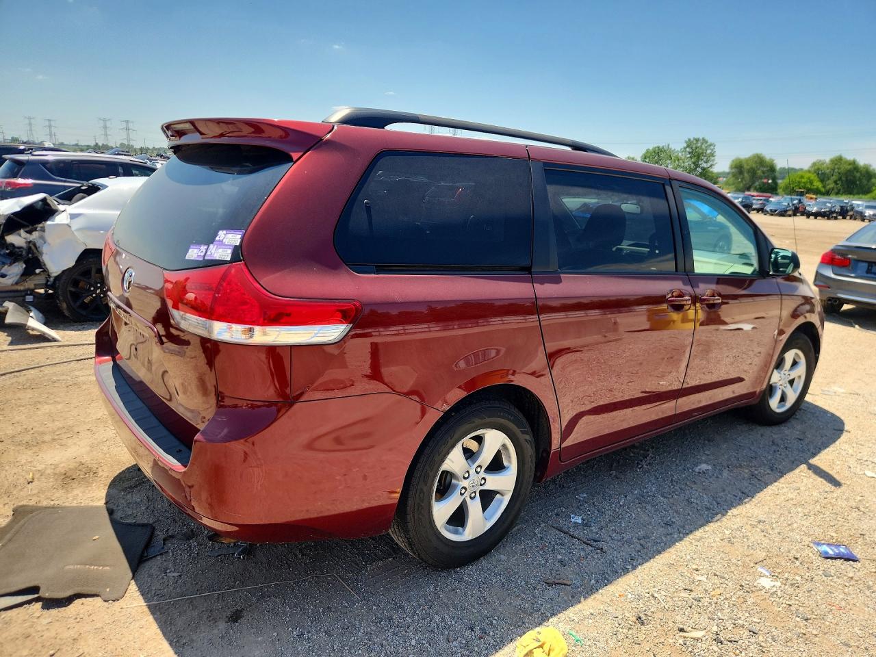 2011 Toyota Sienna Le Red vin: 5TDKK3DC6BS106980