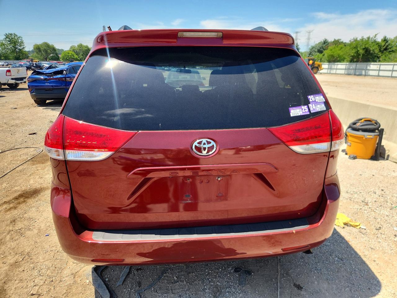 2011 Toyota Sienna Le Red vin: 5TDKK3DC6BS106980