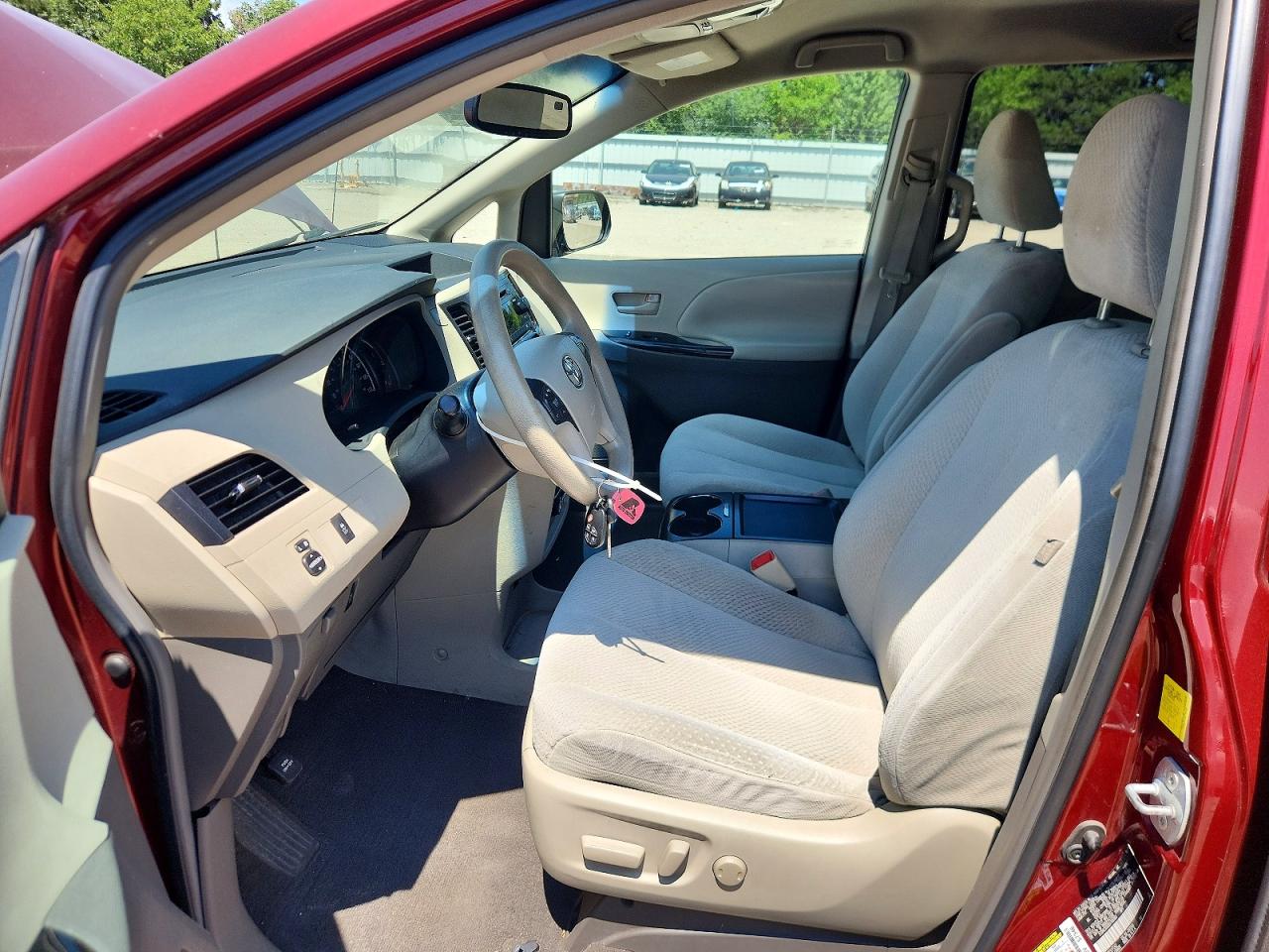 2011 Toyota Sienna Le Red vin: 5TDKK3DC6BS106980