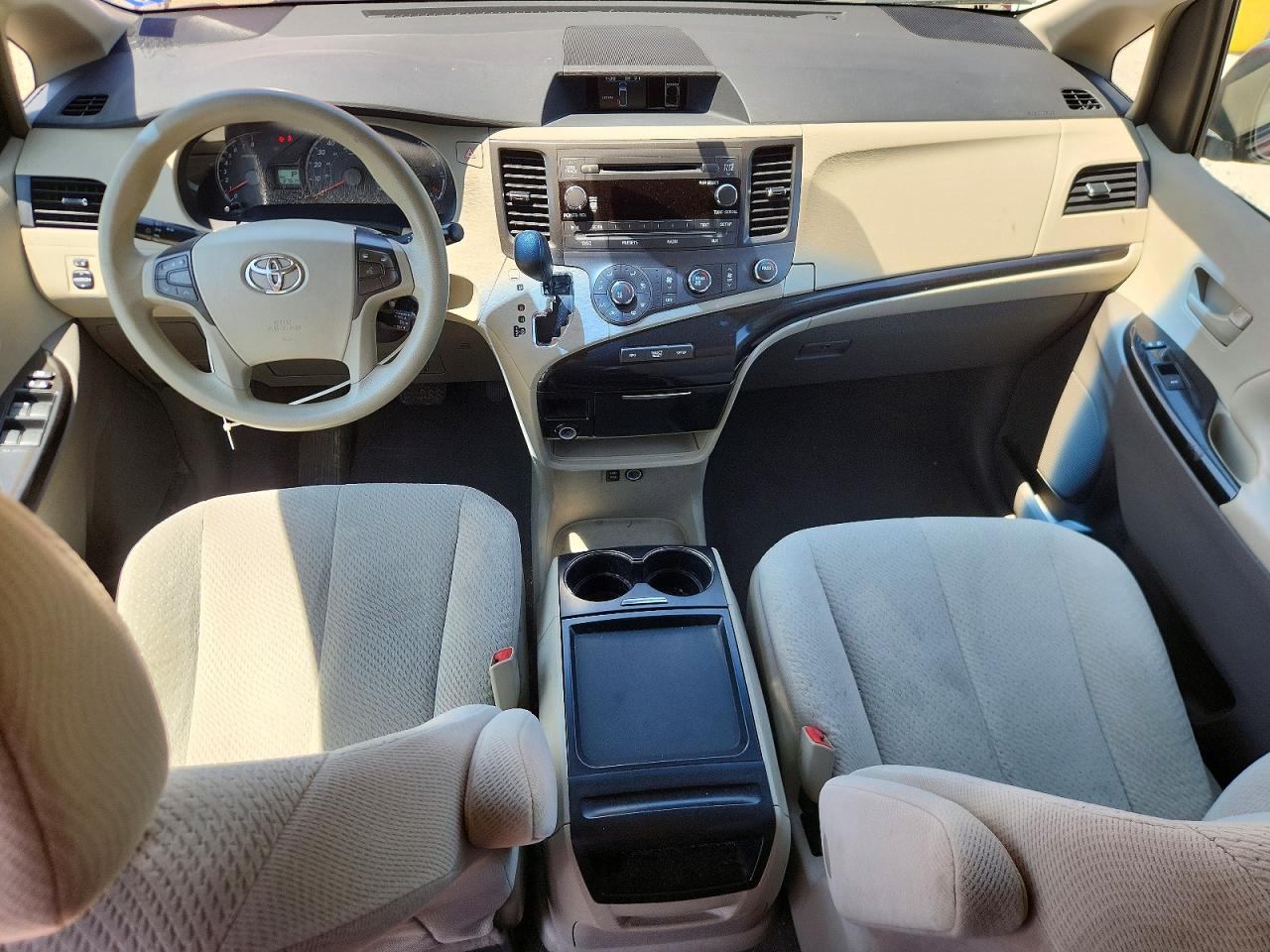 2011 Toyota Sienna Le Red vin: 5TDKK3DC6BS106980