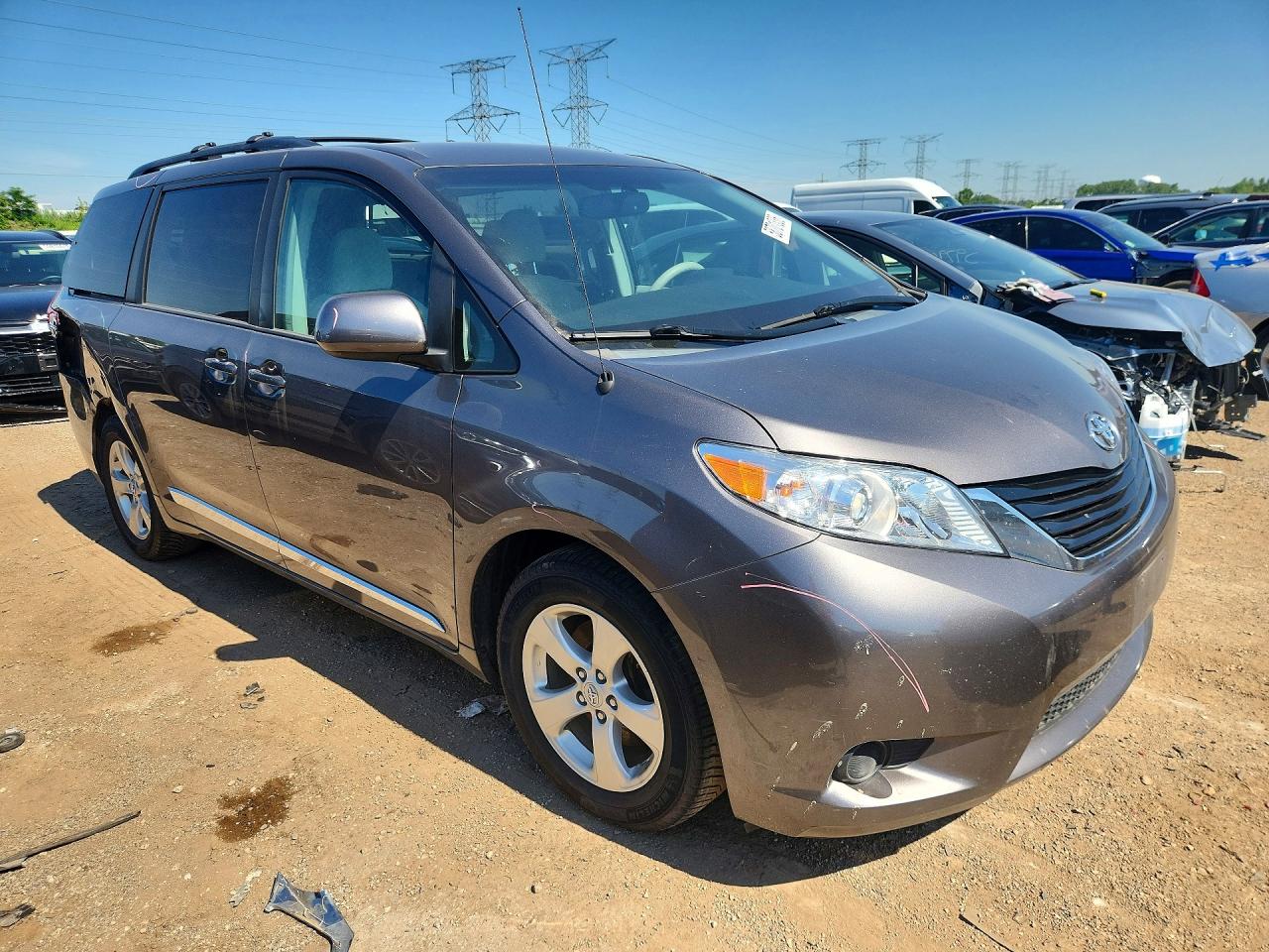 2011 Toyota Sienna Le Угольный vin: 5TDKK3DC6BS107384