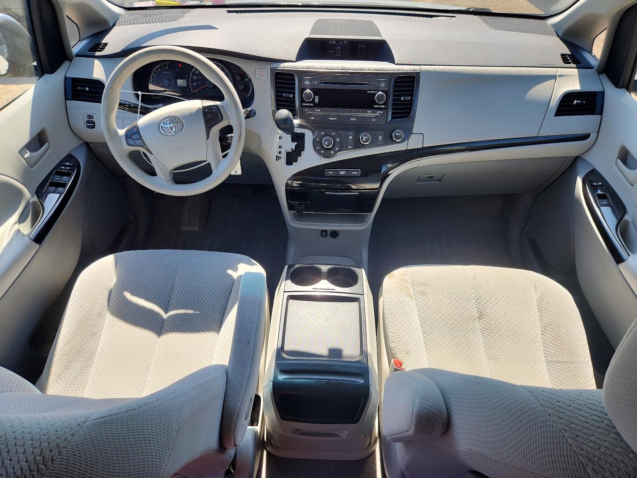 2011 Toyota Sienna Le Угольный vin: 5TDKK3DC6BS107384