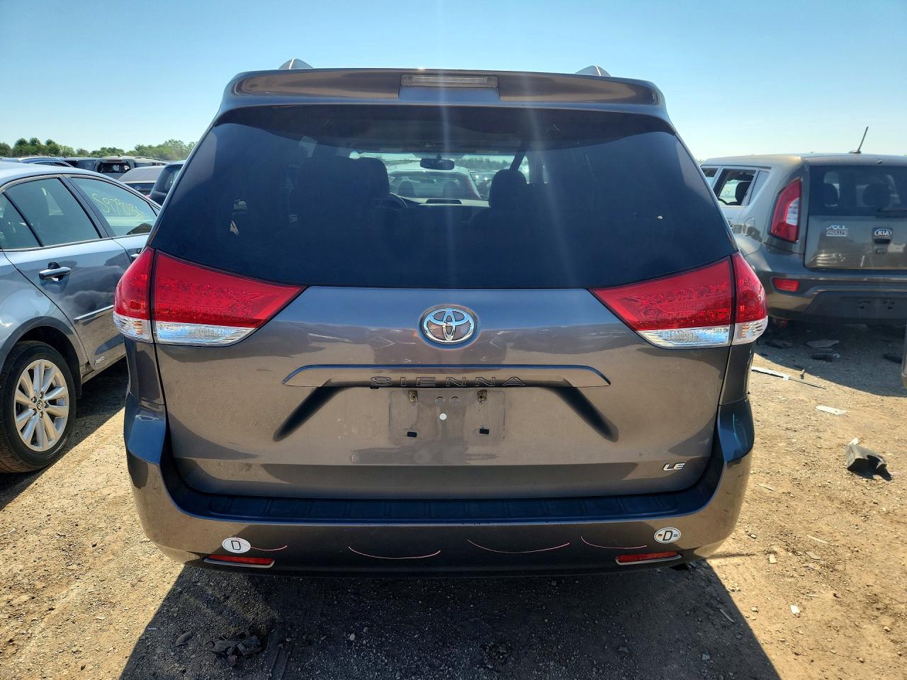 2011 Toyota Sienna Le Угольный vin: 5TDKK3DC6BS107384