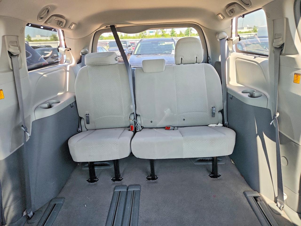 2011 Toyota Sienna Le Угольный vin: 5TDKK3DC6BS107384