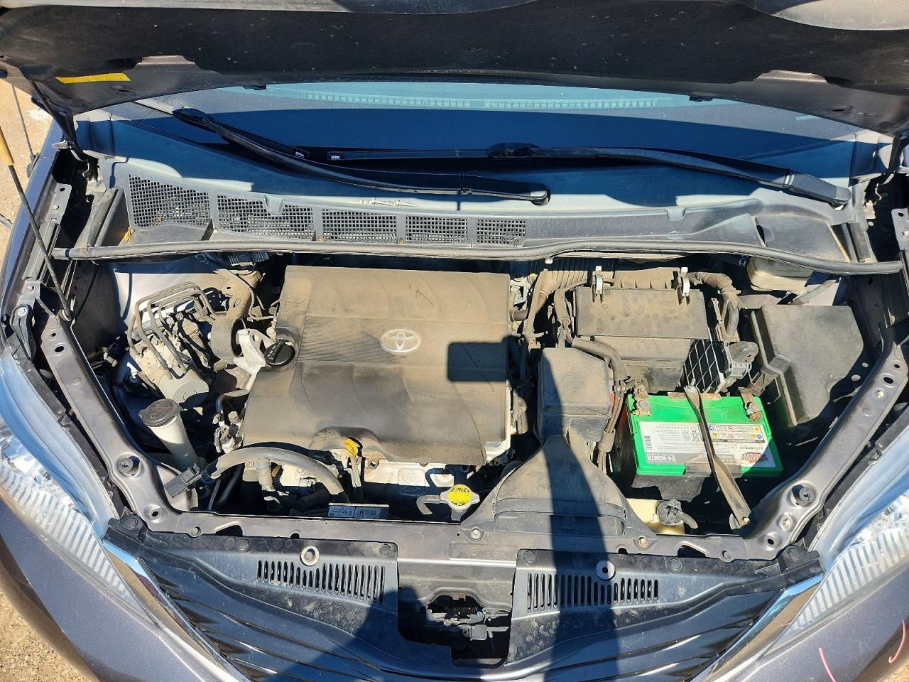 2011 Toyota Sienna Le Угольный vin: 5TDKK3DC6BS107384