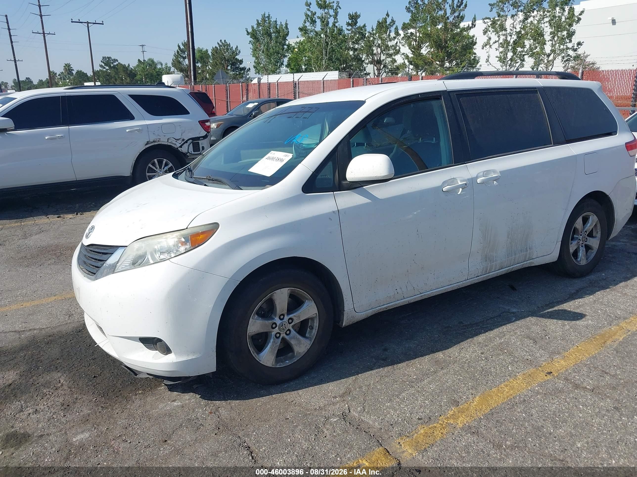 2011 Toyota Sienna Le V6 Белый vin: 5TDKK3DC6BS129384