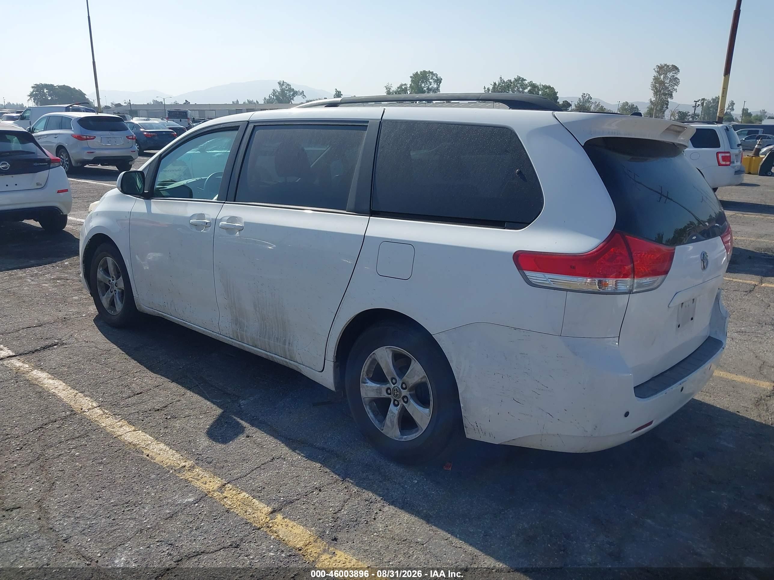 2011 Toyota Sienna Le V6 Белый vin: 5TDKK3DC6BS129384