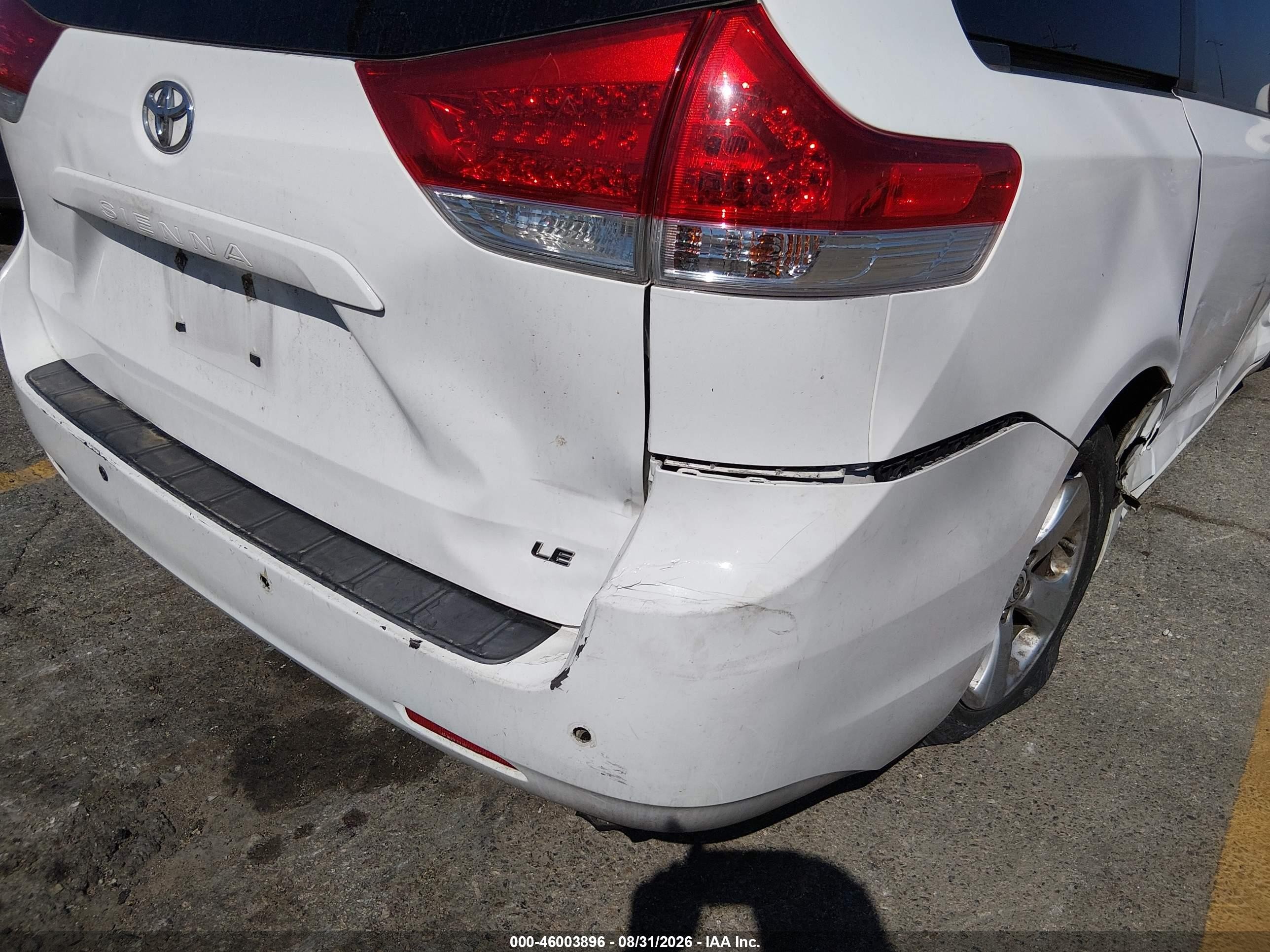 2011 Toyota Sienna Le V6 Белый vin: 5TDKK3DC6BS129384