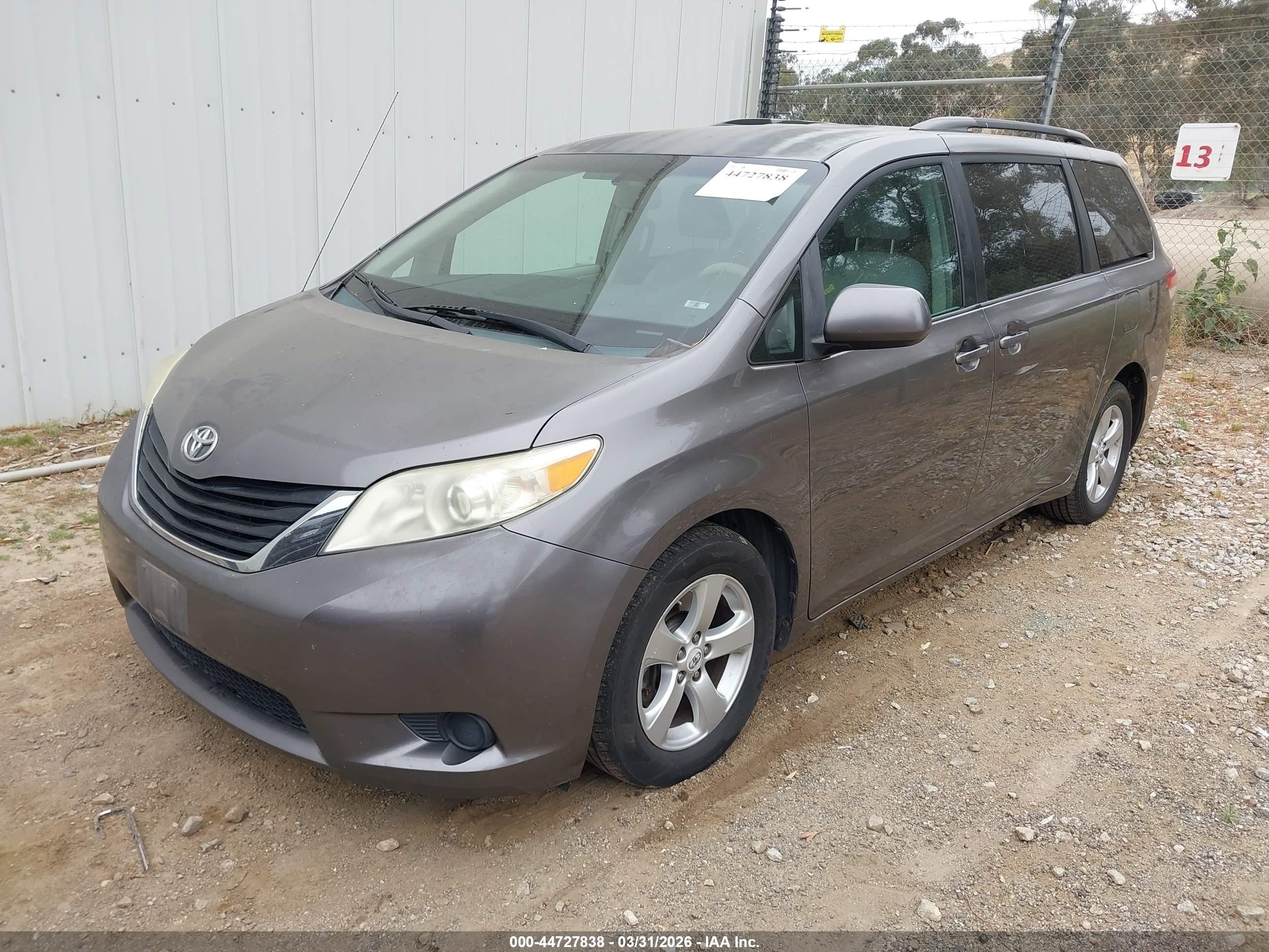 2011 Toyota Sienna Le V6 Gray vin: 5TDKK3DC6BS130289