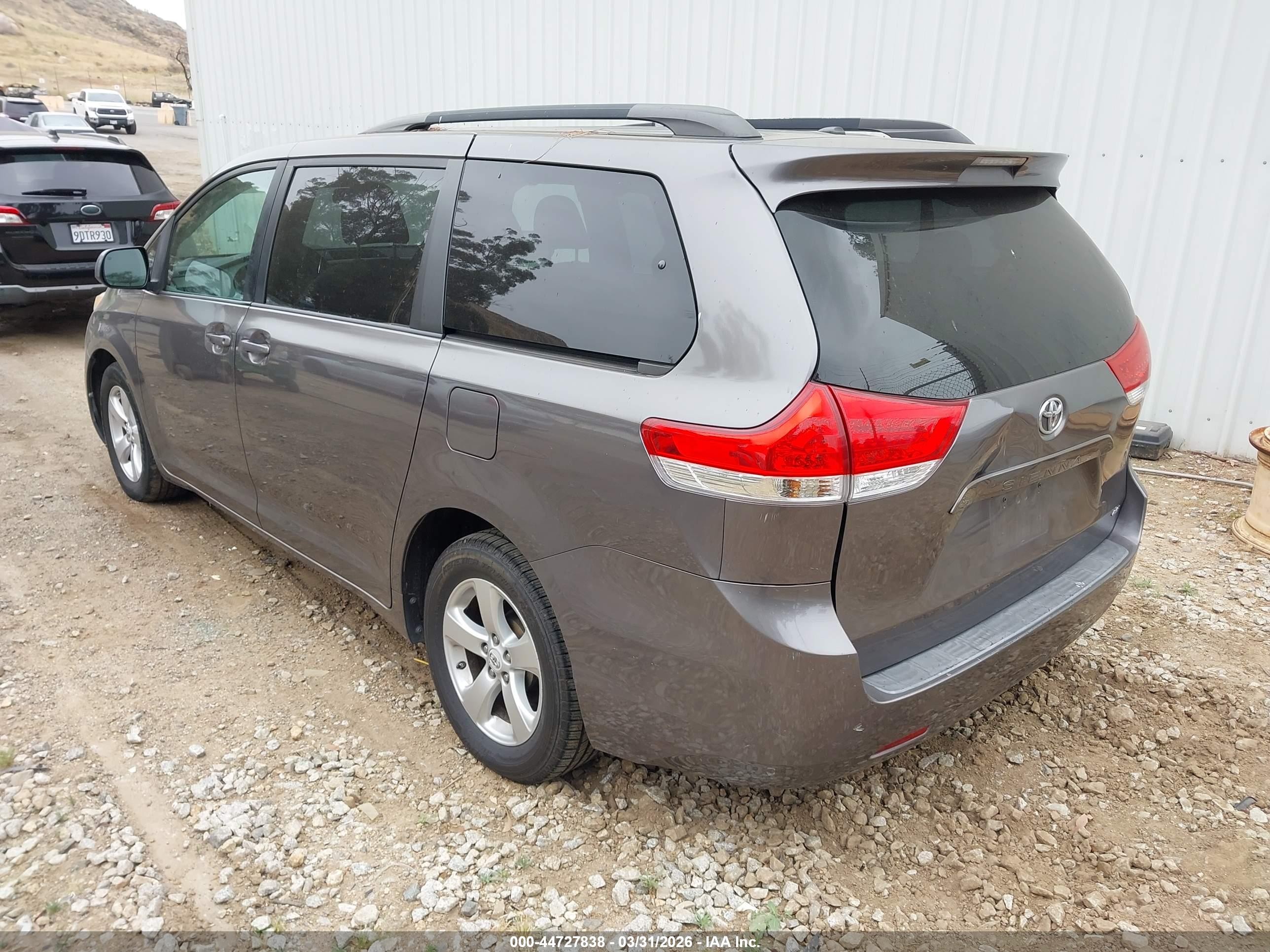 2011 Toyota Sienna Le V6 Gray vin: 5TDKK3DC6BS130289