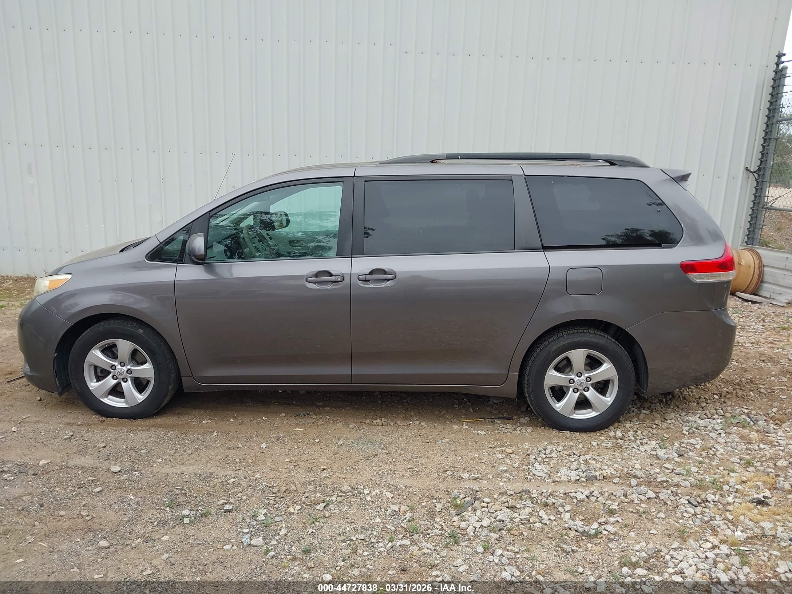 2011 Toyota Sienna Le V6 Gray vin: 5TDKK3DC6BS130289