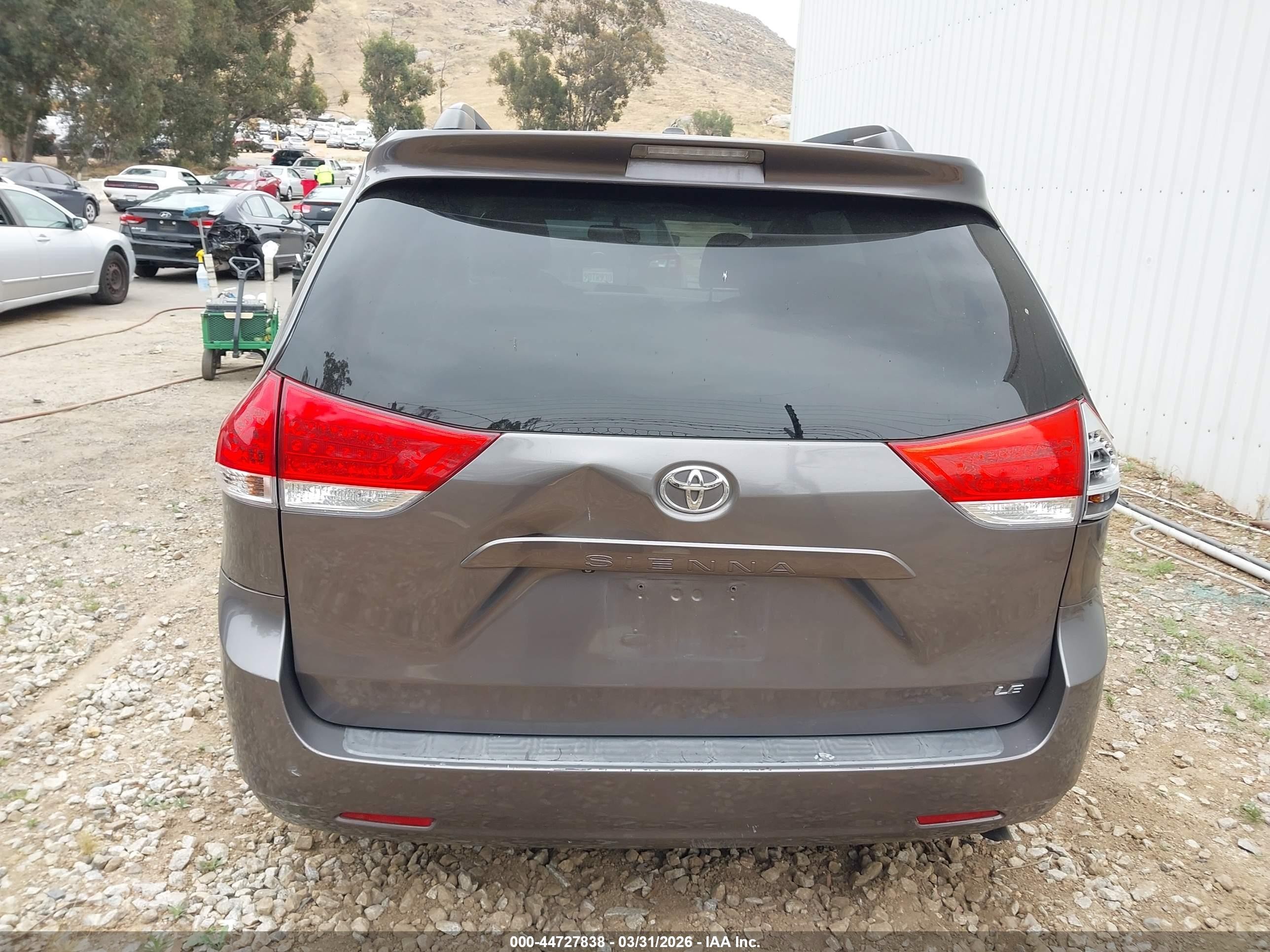 2011 Toyota Sienna Le V6 Gray vin: 5TDKK3DC6BS130289