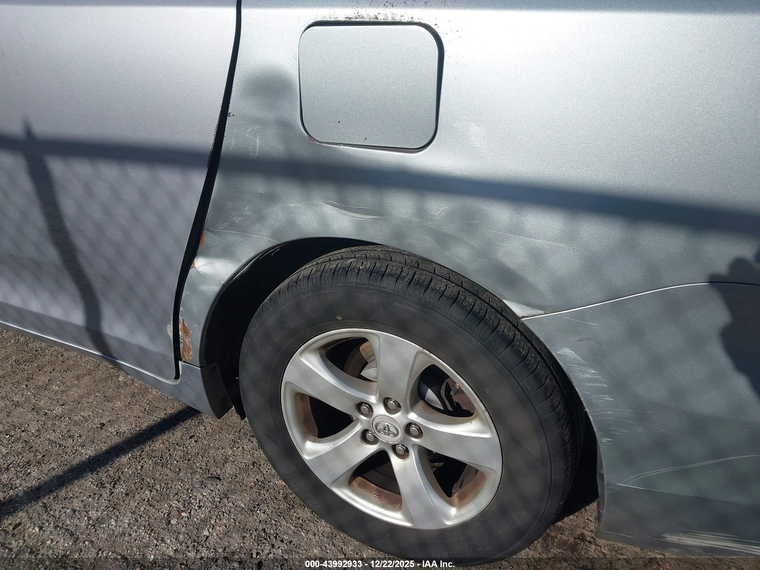 2011 Toyota Sienna Le V6 Серебряный vin: 5TDKK3DC6BS151515
