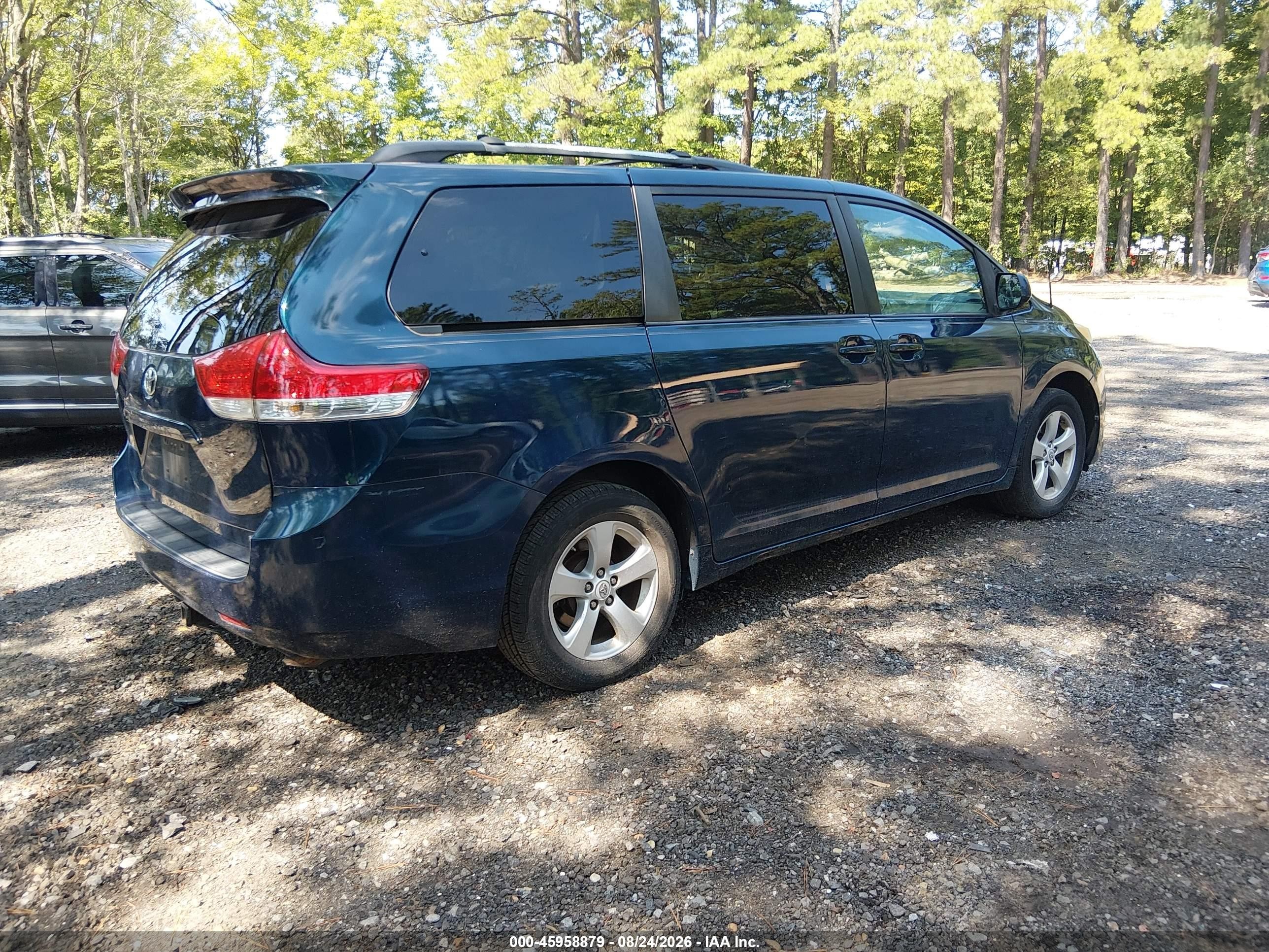 2011 Toyota Sienna Le V6 Blue vin: 5TDKK3DC6BS162725