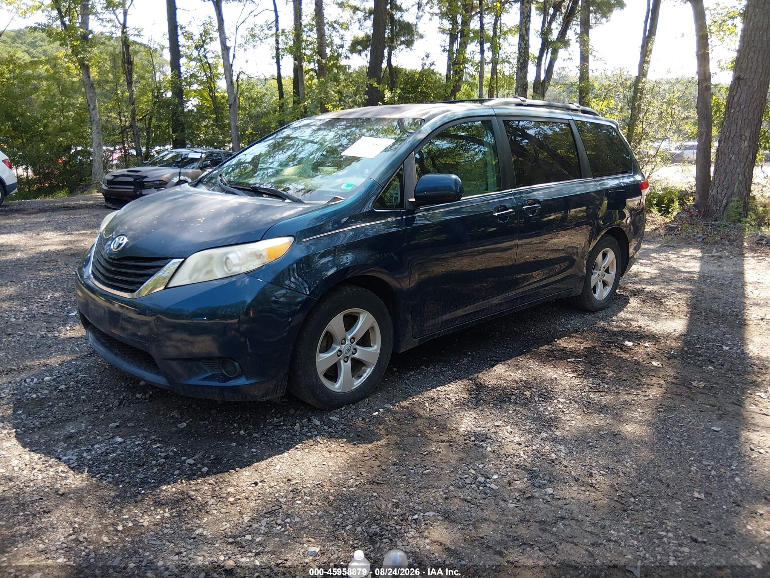 2011 Toyota Sienna Le V6 Blue vin: 5TDKK3DC6BS162725