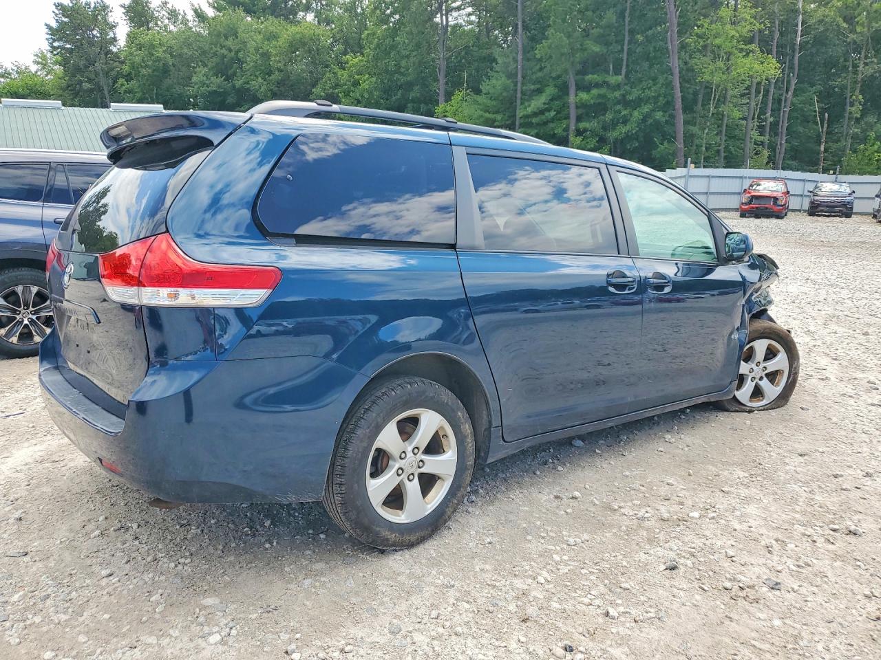 2011 Toyota Sienna Le Синий vin: 5TDKK3DC6BS166080