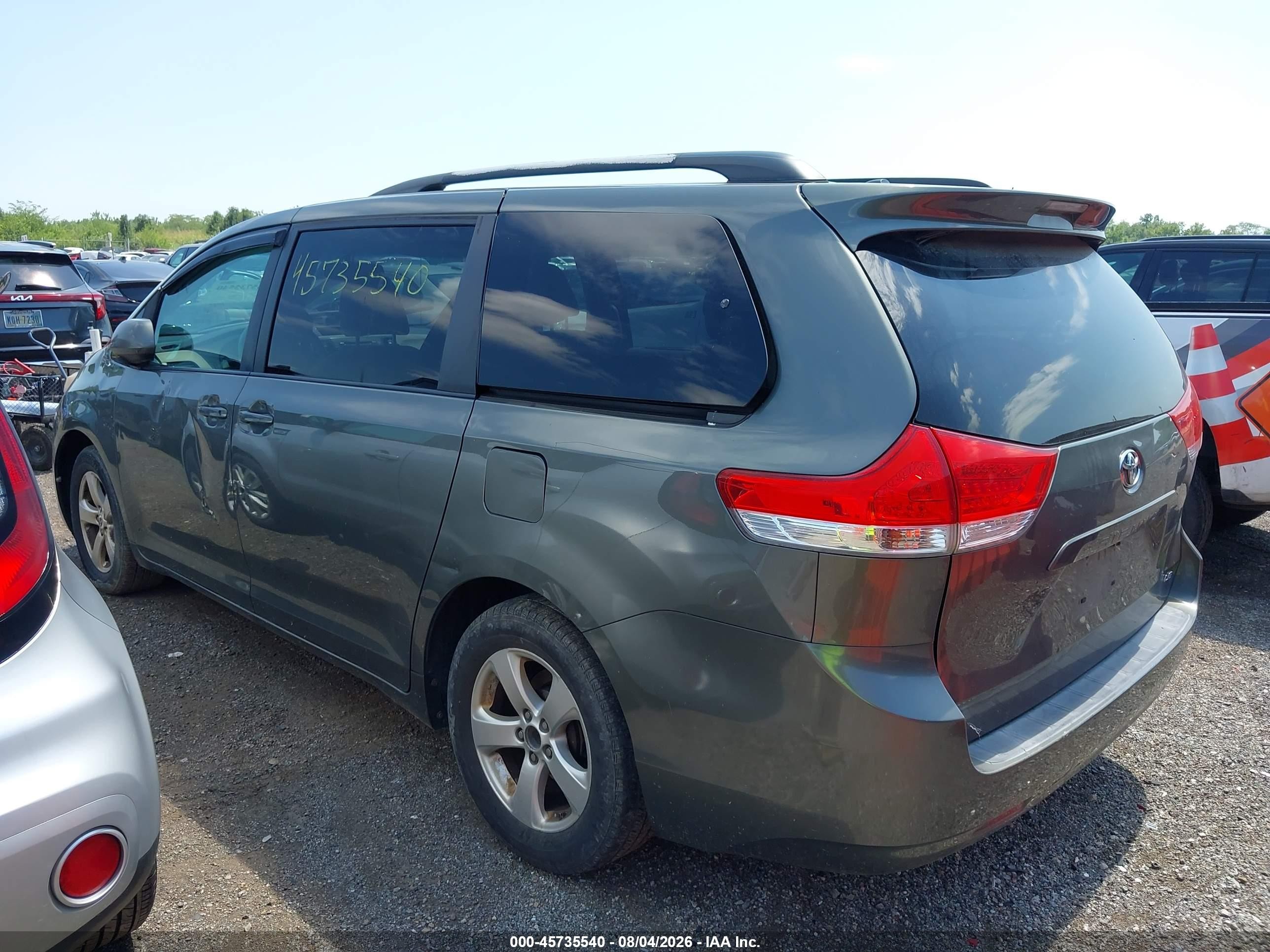 2011 Toyota Sienna Le V6 Gray vin: 5TDKK3DC6BS167424