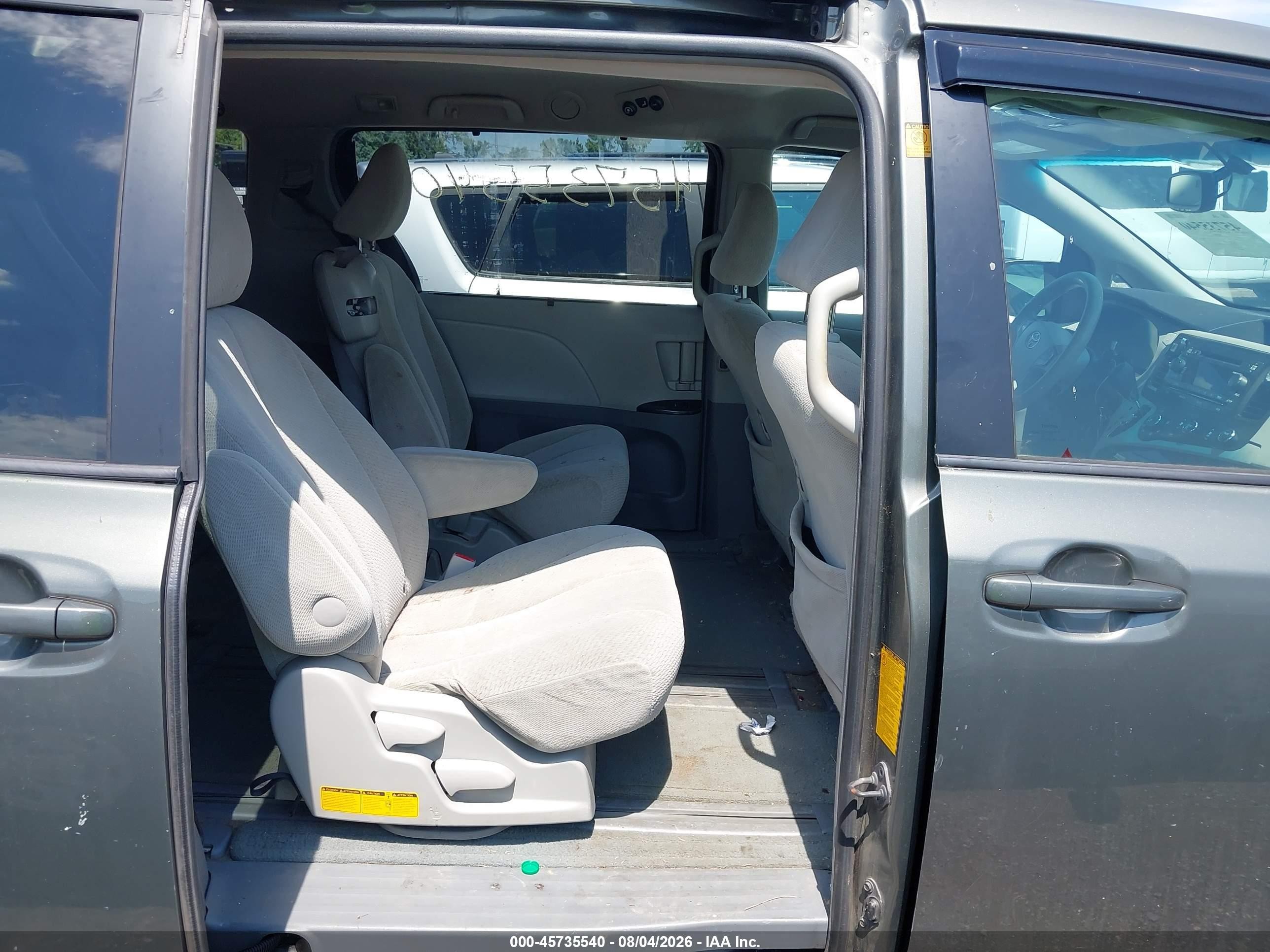 2011 Toyota Sienna Le V6 Gray vin: 5TDKK3DC6BS167424