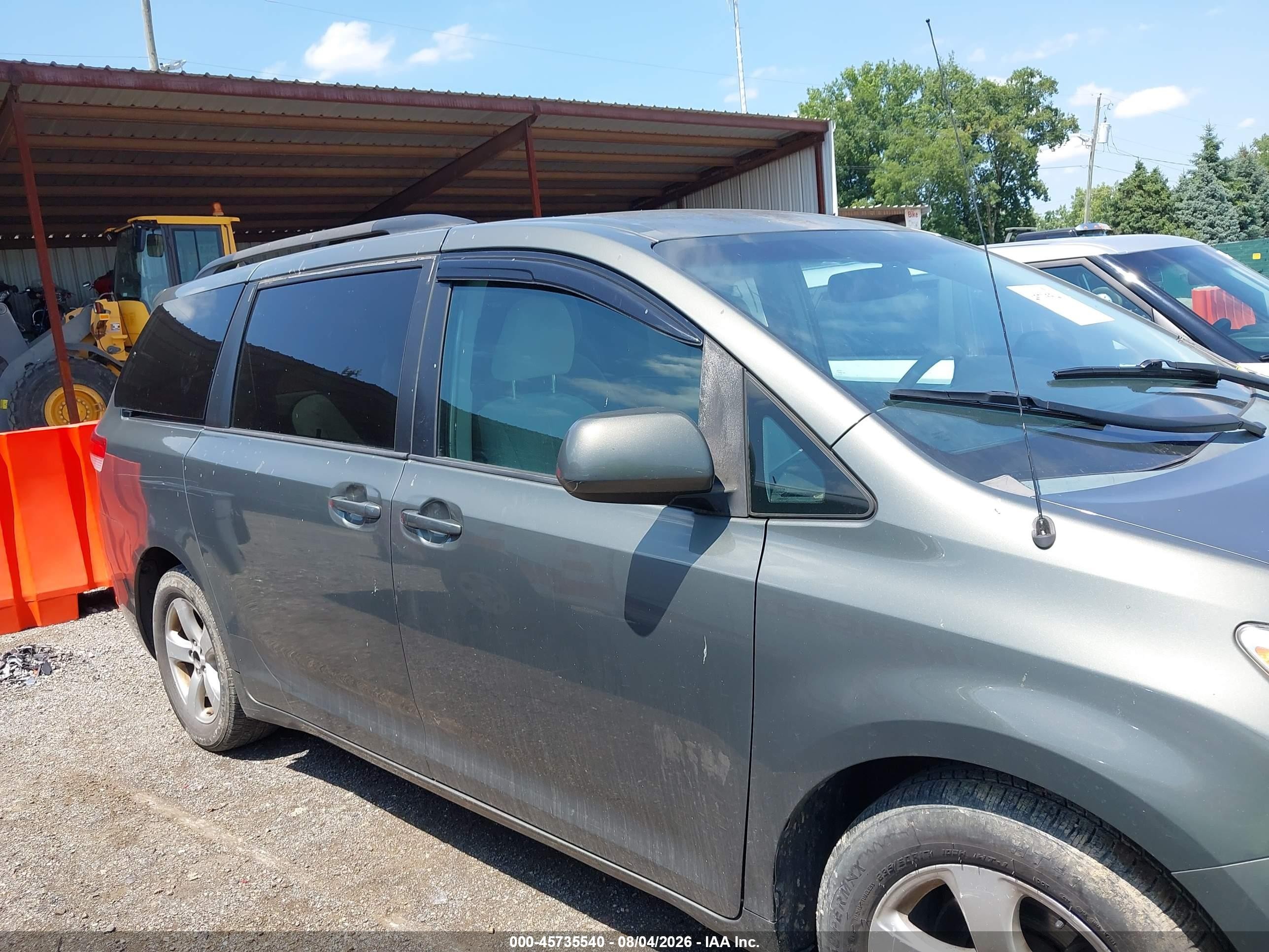 2011 Toyota Sienna Le V6 Gray vin: 5TDKK3DC6BS167424