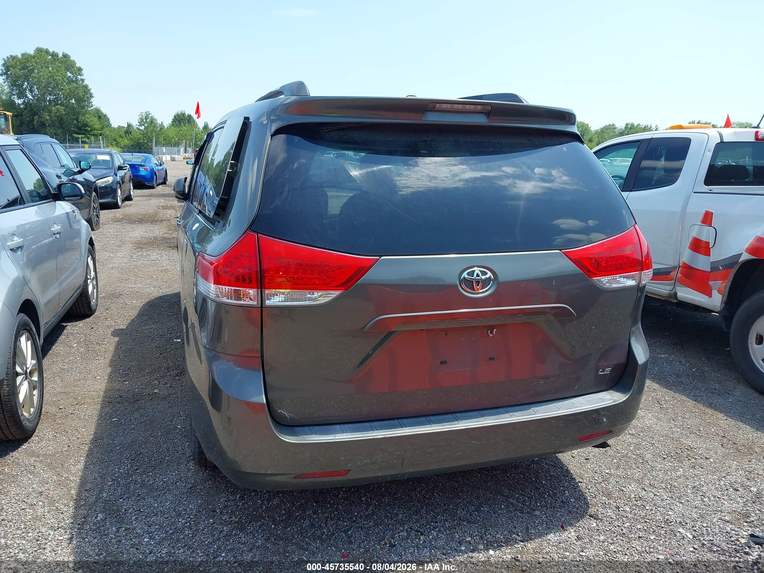 2011 Toyota Sienna Le V6 Gray vin: 5TDKK3DC6BS167424