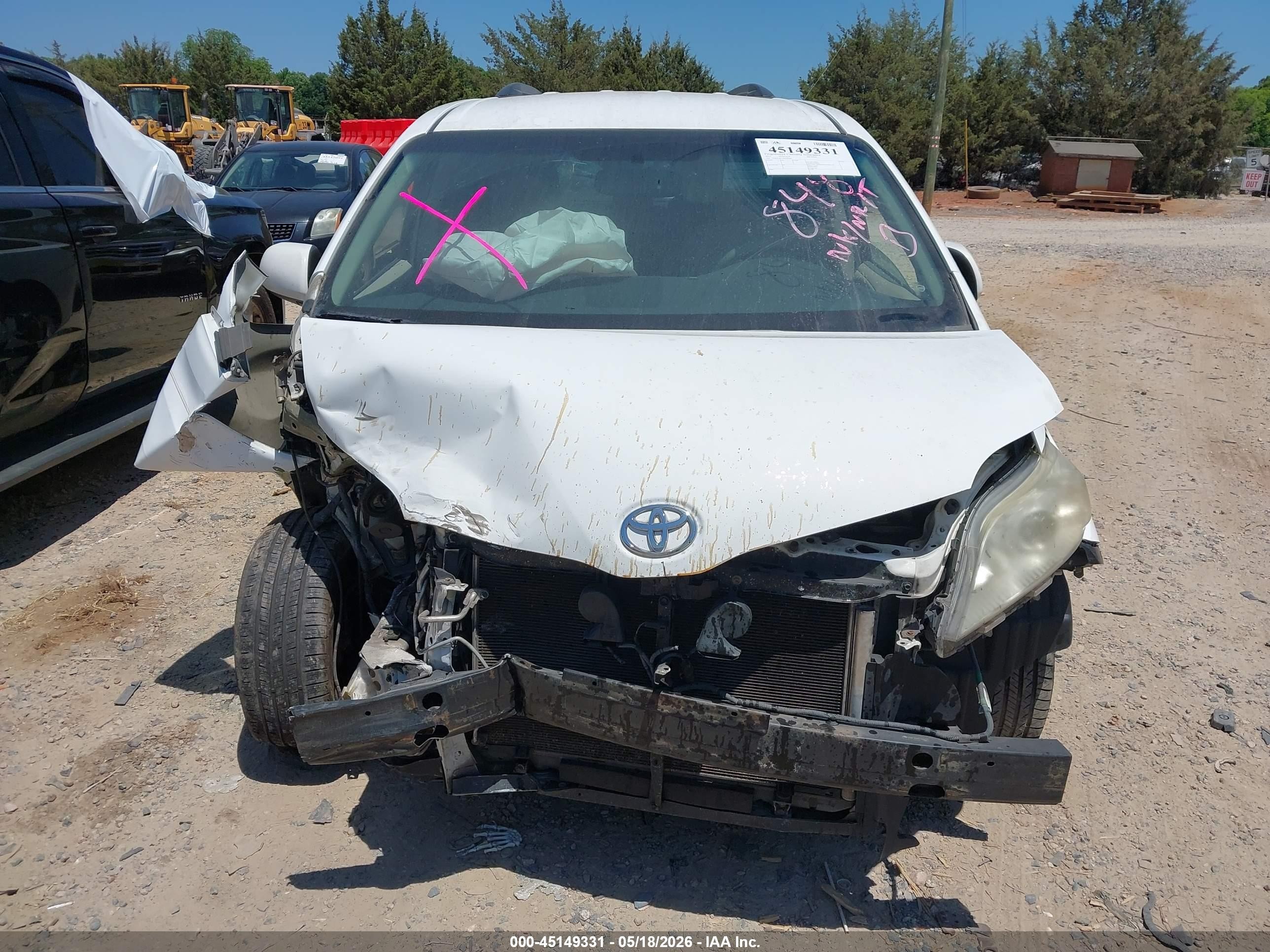 2011 Toyota Sienna Le V6 Белый vin: 5TDKK3DC6BS168489