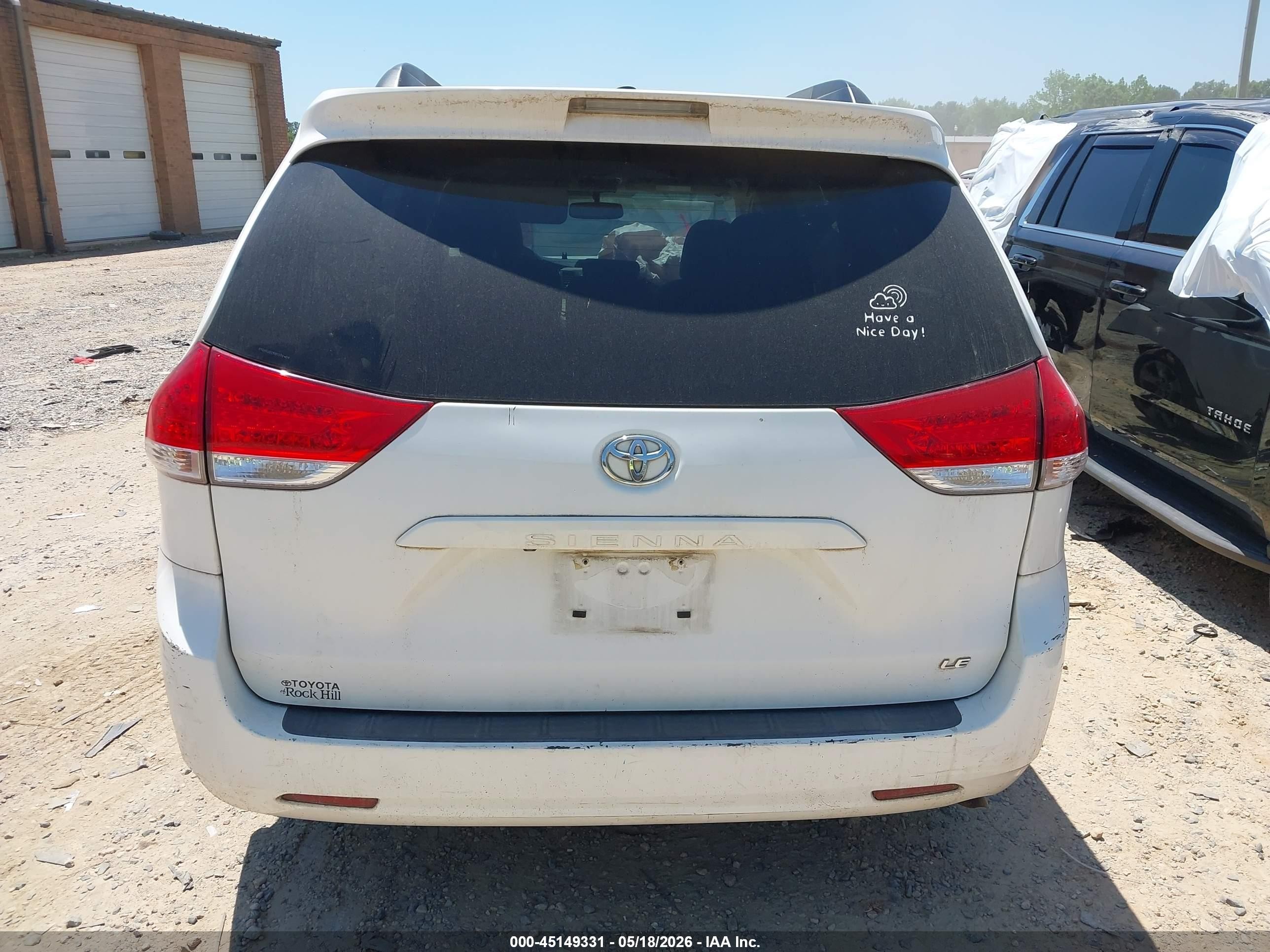 2011 Toyota Sienna Le V6 Белый vin: 5TDKK3DC6BS168489