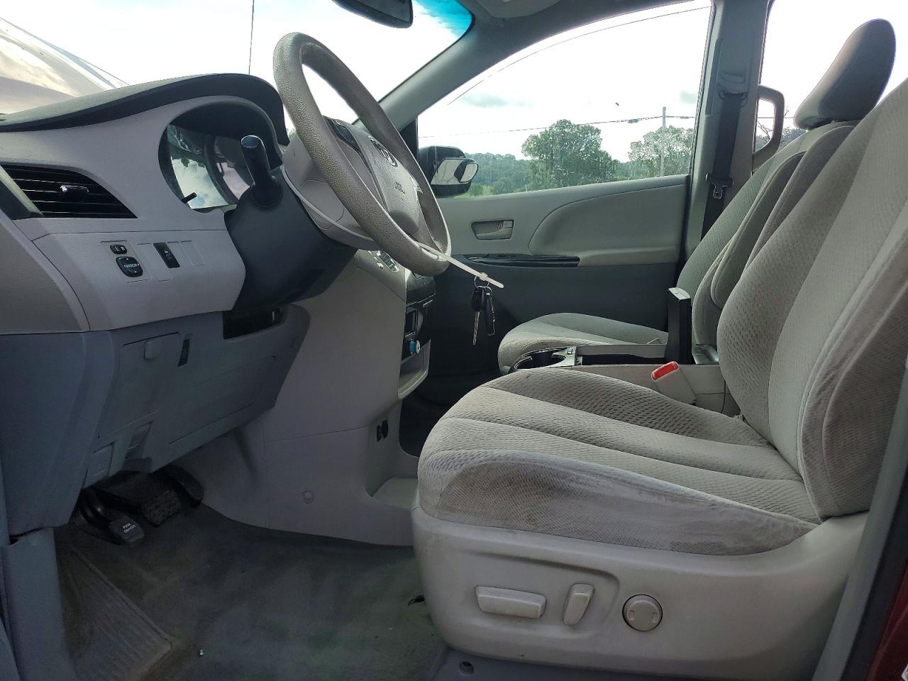 2012 Toyota Sienna Le Red vin: 5TDKK3DC6CS180272