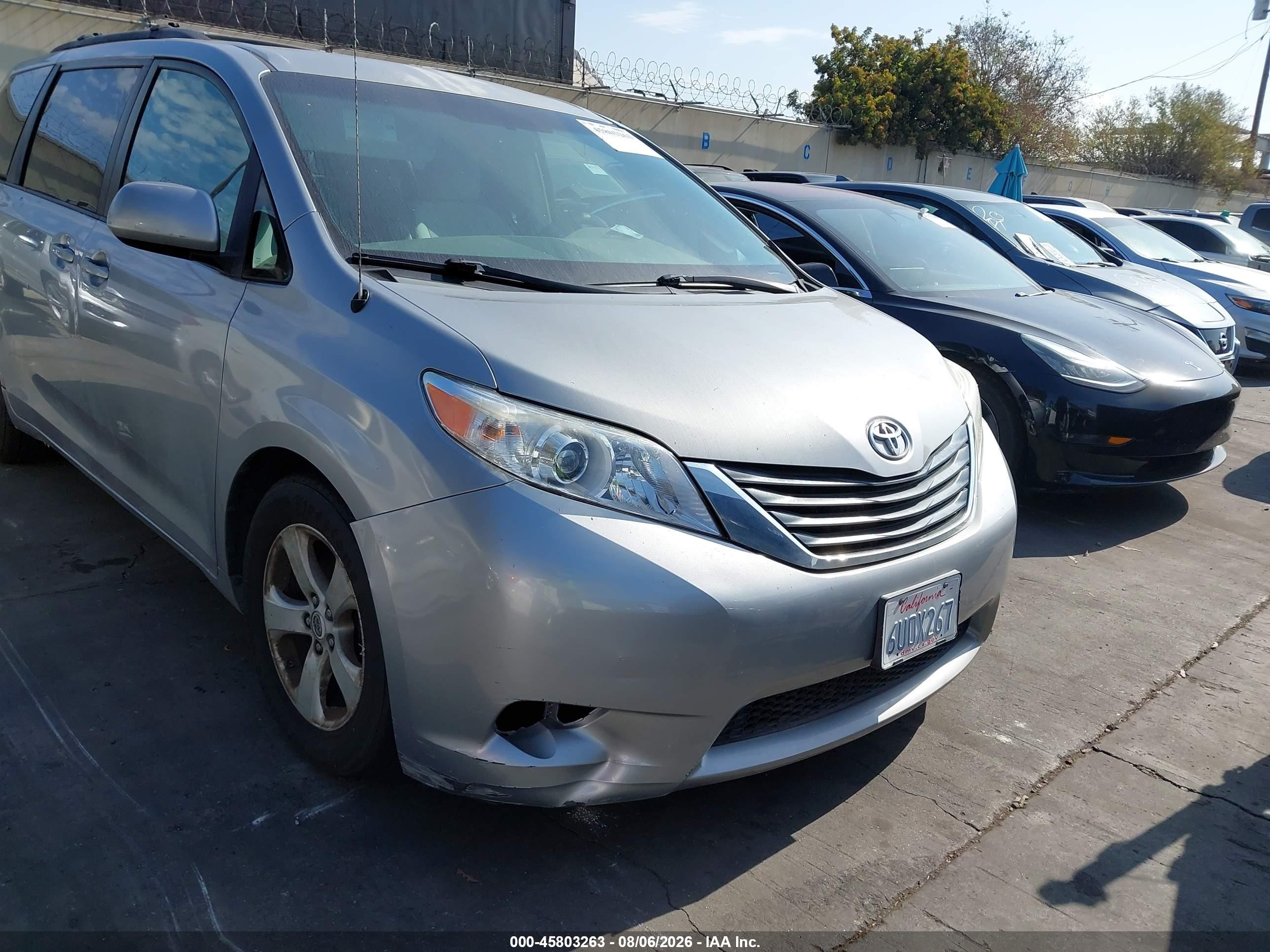 2012 Toyota Sienna Le Серый vin: 5TDKK3DC6CS185066