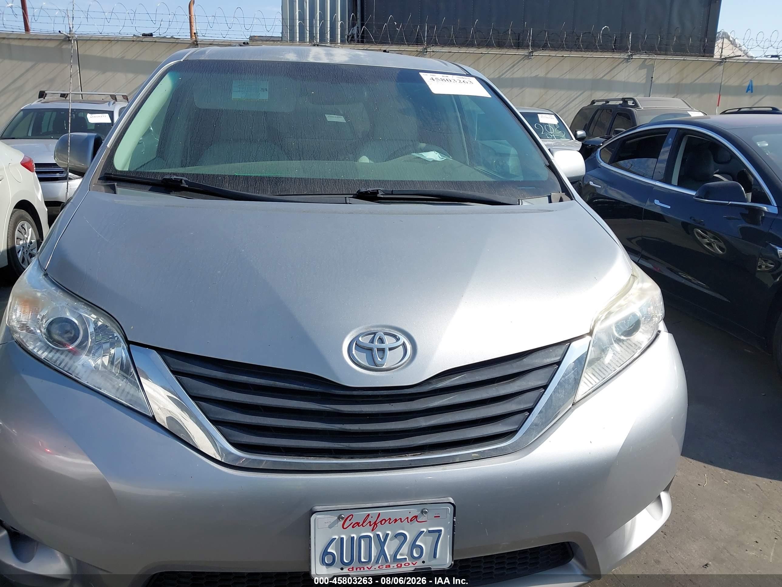 2012 Toyota Sienna Le Gray vin: 5TDKK3DC6CS185066