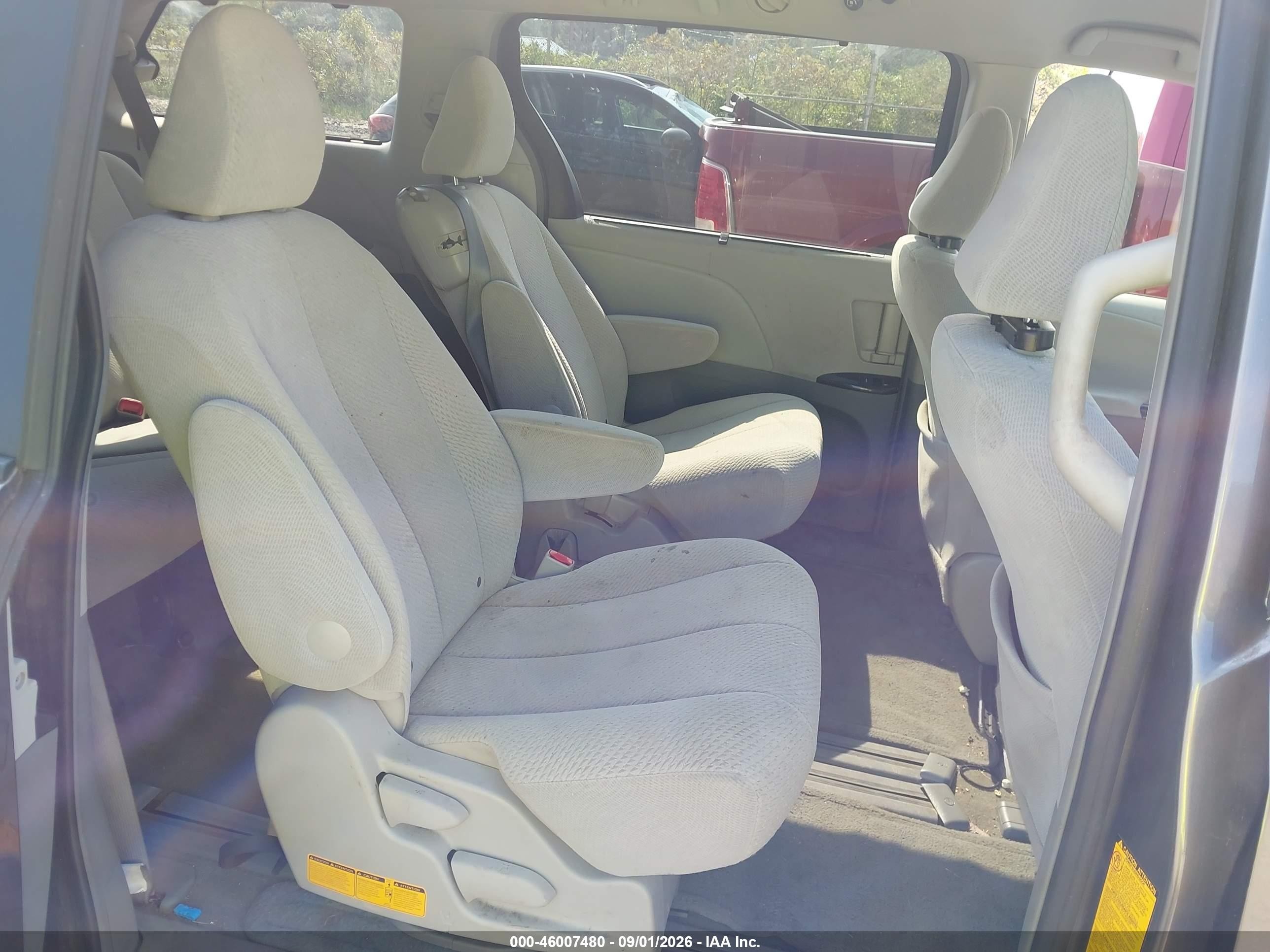 2012 Toyota Sienna Le V6 8 Passenger Gray vin: 5TDKK3DC6CS190509