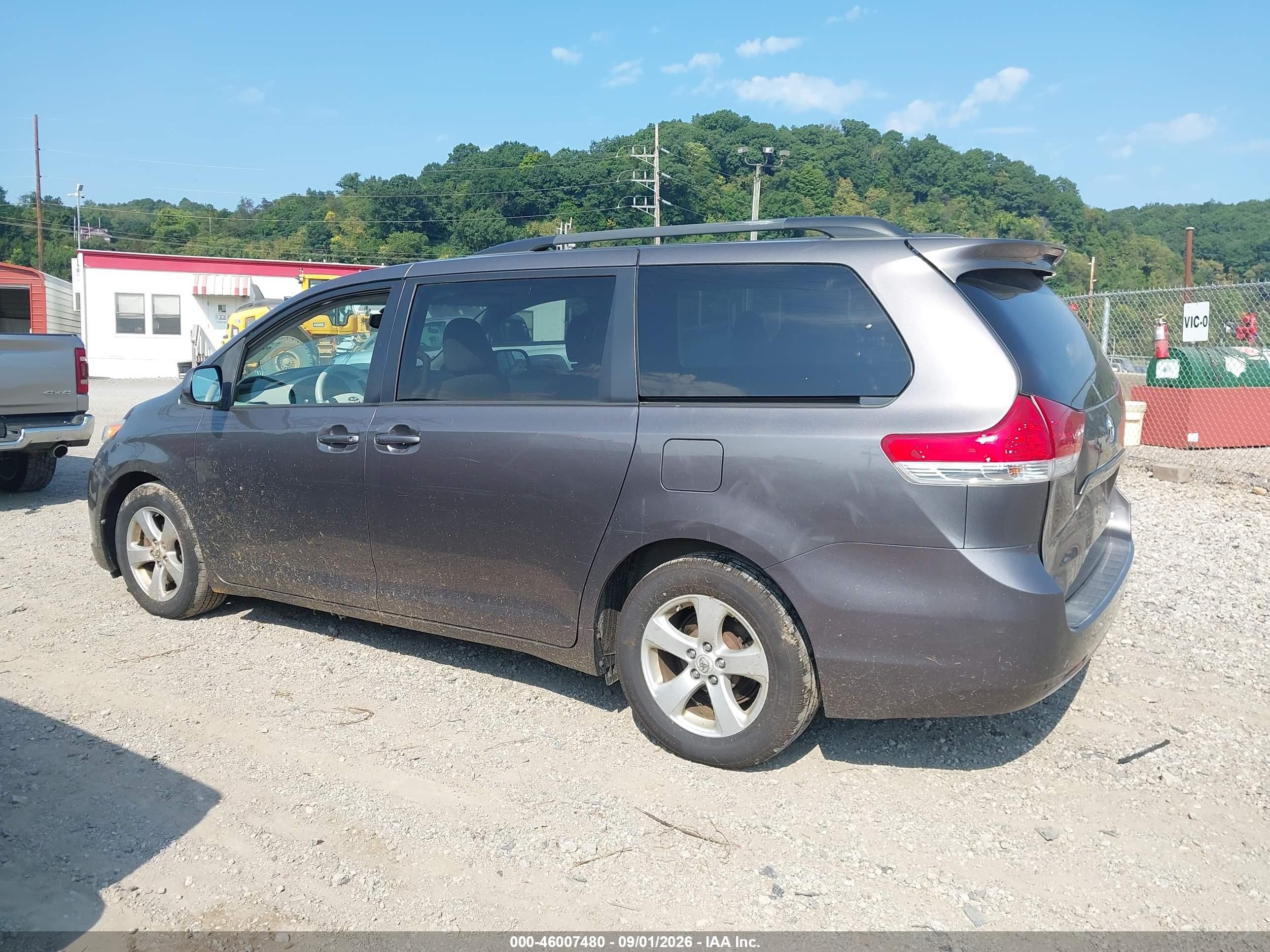 2012 Toyota Sienna Le V6 8 Passenger Gray vin: 5TDKK3DC6CS190509