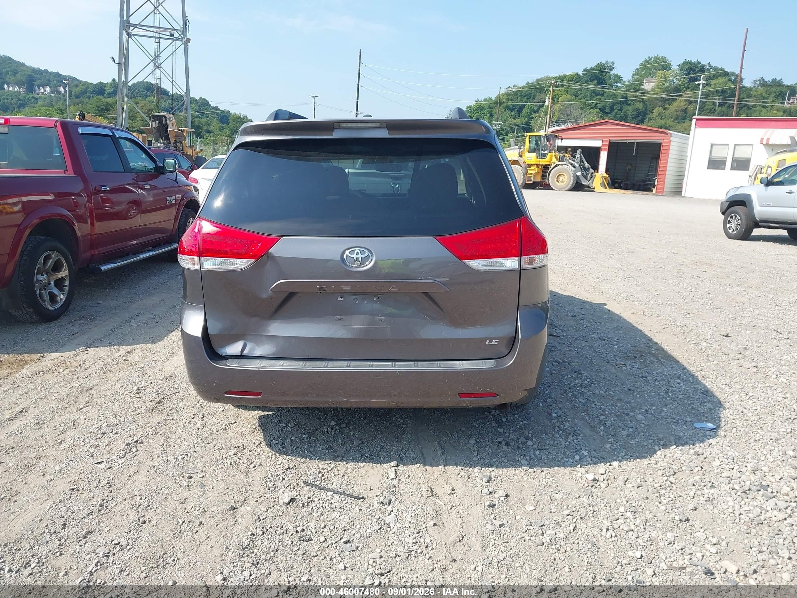 2012 Toyota Sienna Le V6 8 Passenger Gray vin: 5TDKK3DC6CS190509