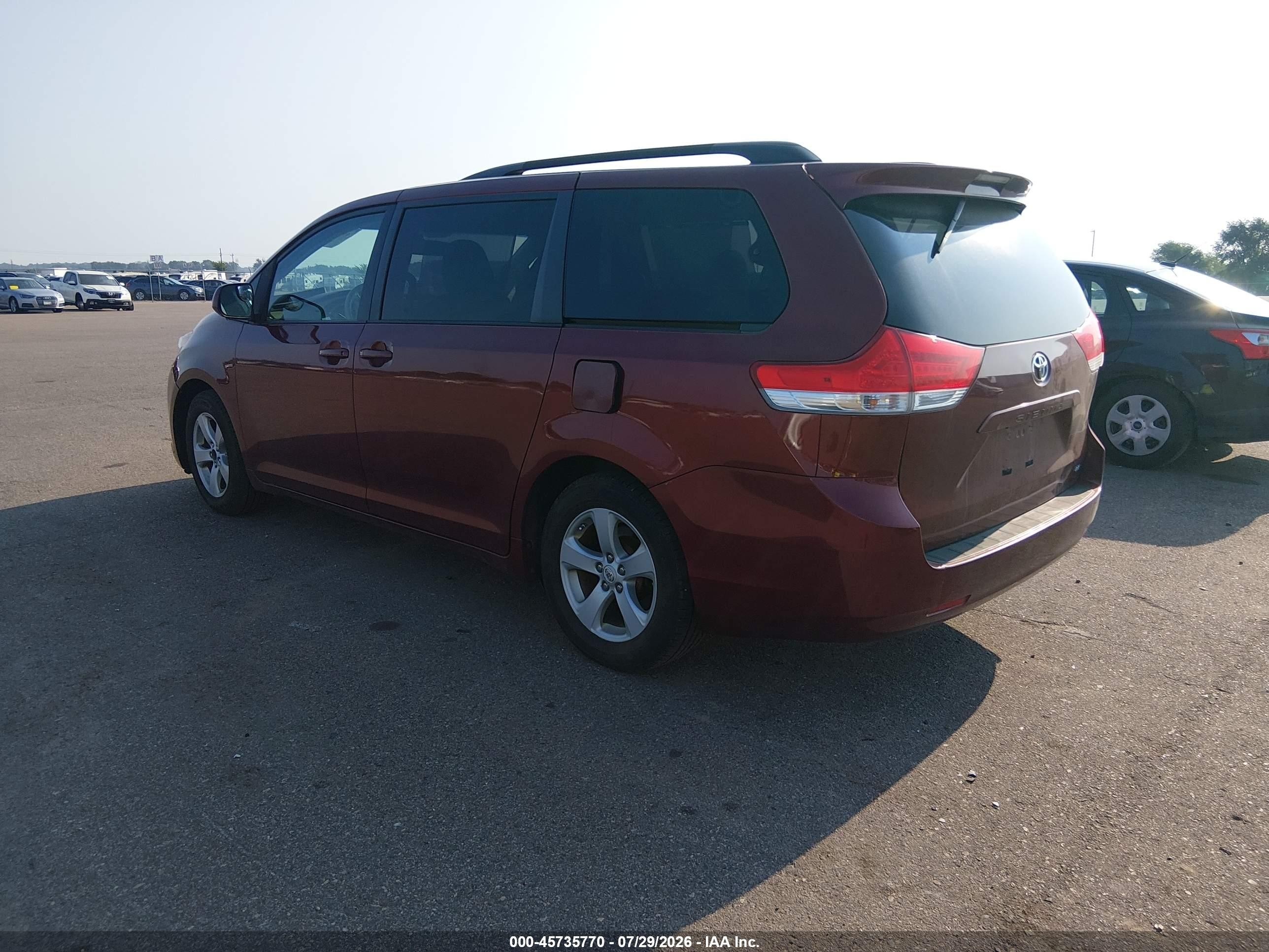 2012 Toyota Sienna Le V6 8 Passenger Burgundy vin: 5TDKK3DC6CS207423