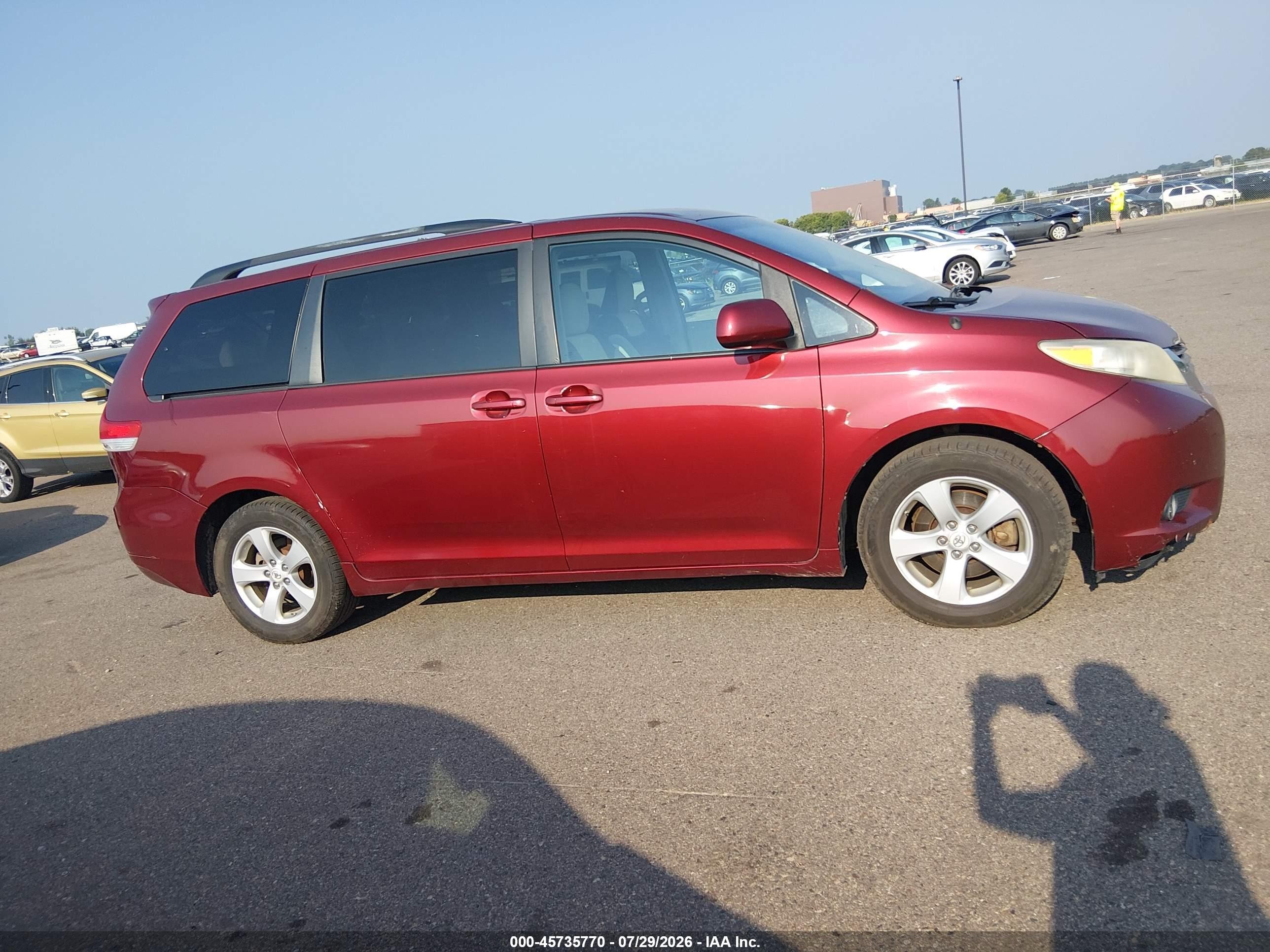 2012 Toyota Sienna Le V6 8 Passenger Burgundy vin: 5TDKK3DC6CS207423