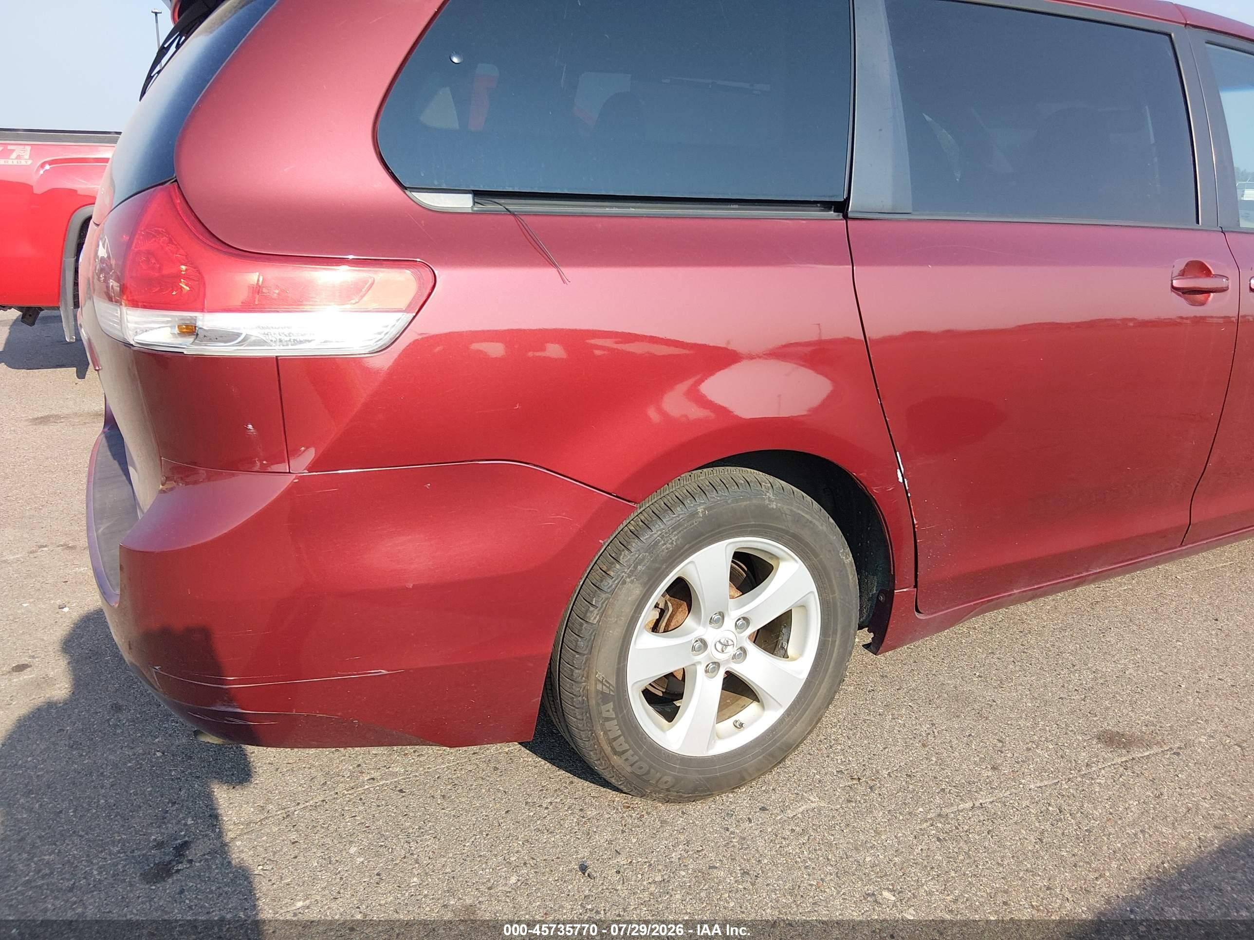 2012 Toyota Sienna Le V6 8 Passenger Burgundy vin: 5TDKK3DC6CS207423