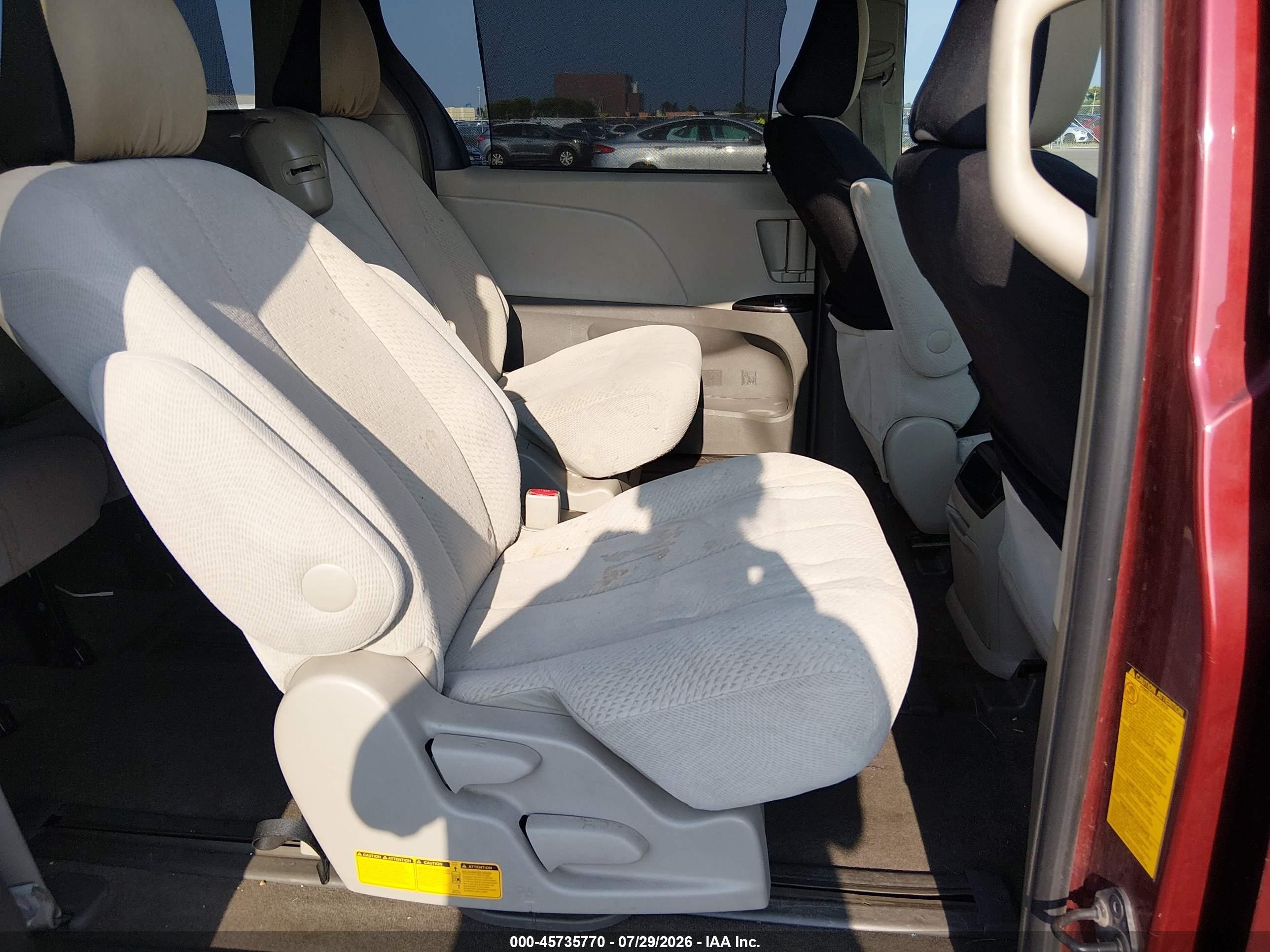 2012 Toyota Sienna Le V6 8 Passenger Burgundy vin: 5TDKK3DC6CS207423