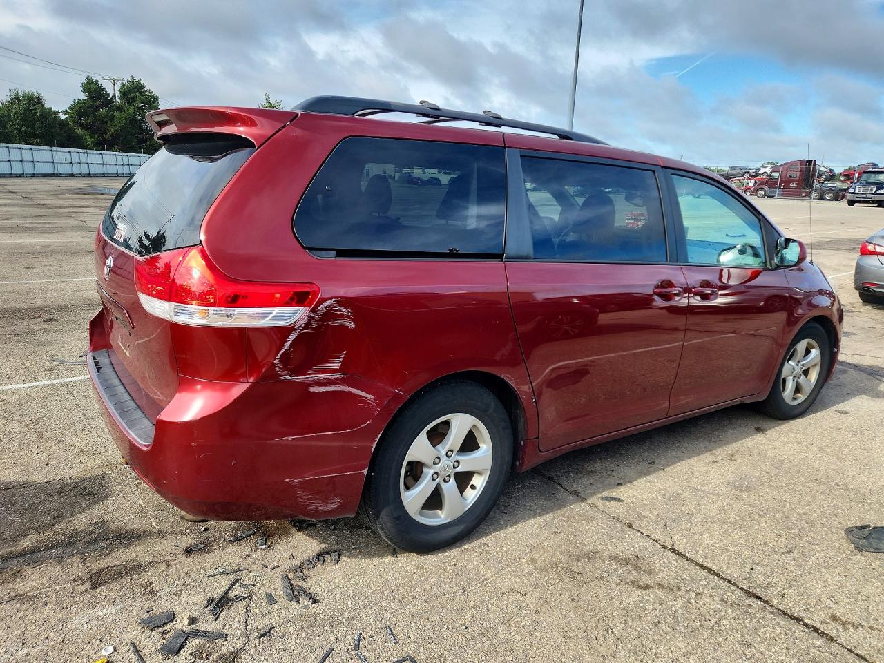 2012 Toyota Sienna Le Red vin: 5TDKK3DC6CS208961