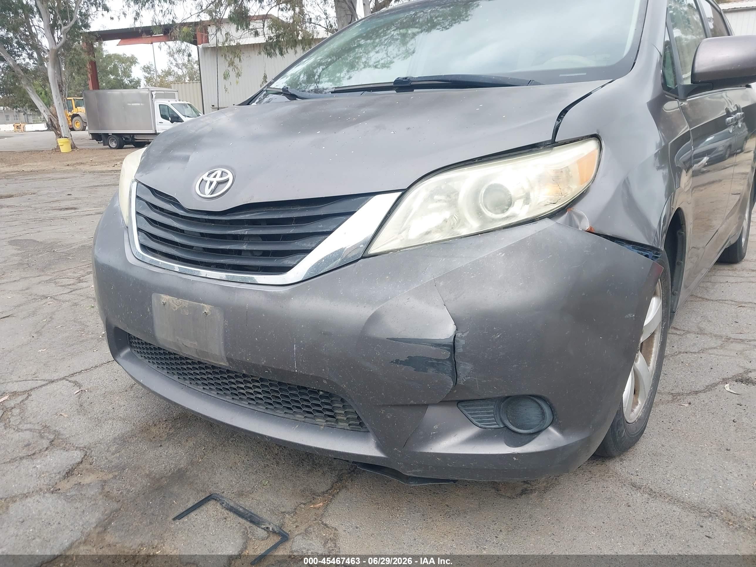 2012 Toyota Sienna Le V6 8 Passenger Gray vin: 5TDKK3DC6CS232287