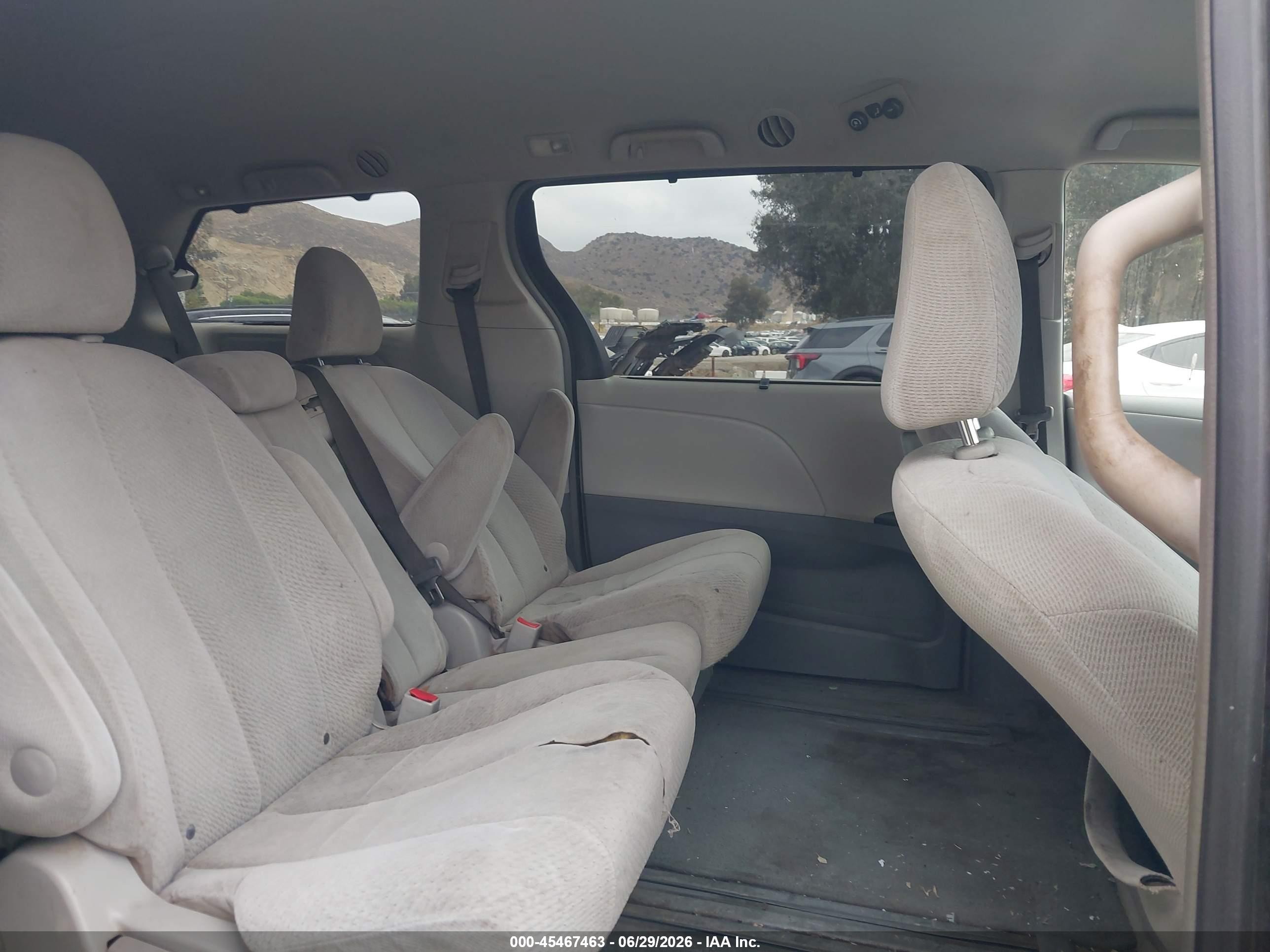 2012 Toyota Sienna Le V6 8 Passenger Gray vin: 5TDKK3DC6CS232287