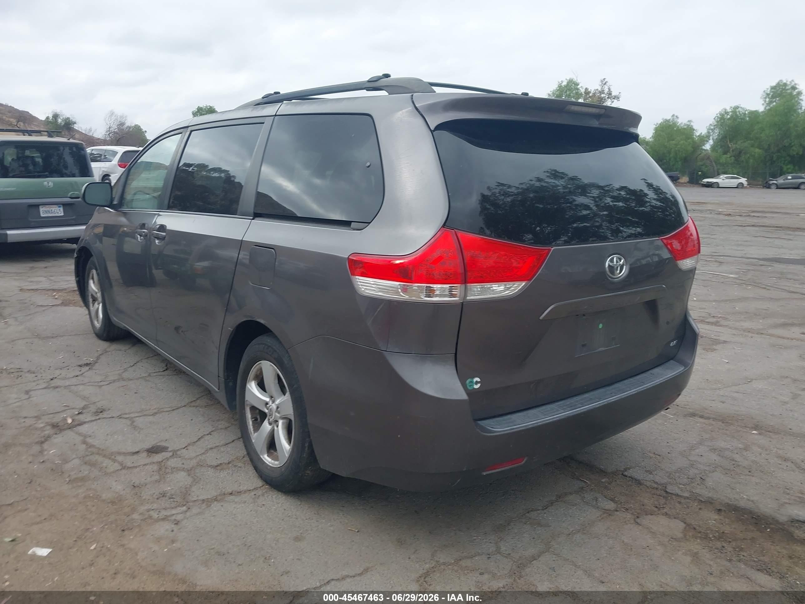 2012 Toyota Sienna Le V6 8 Passenger Gray vin: 5TDKK3DC6CS232287