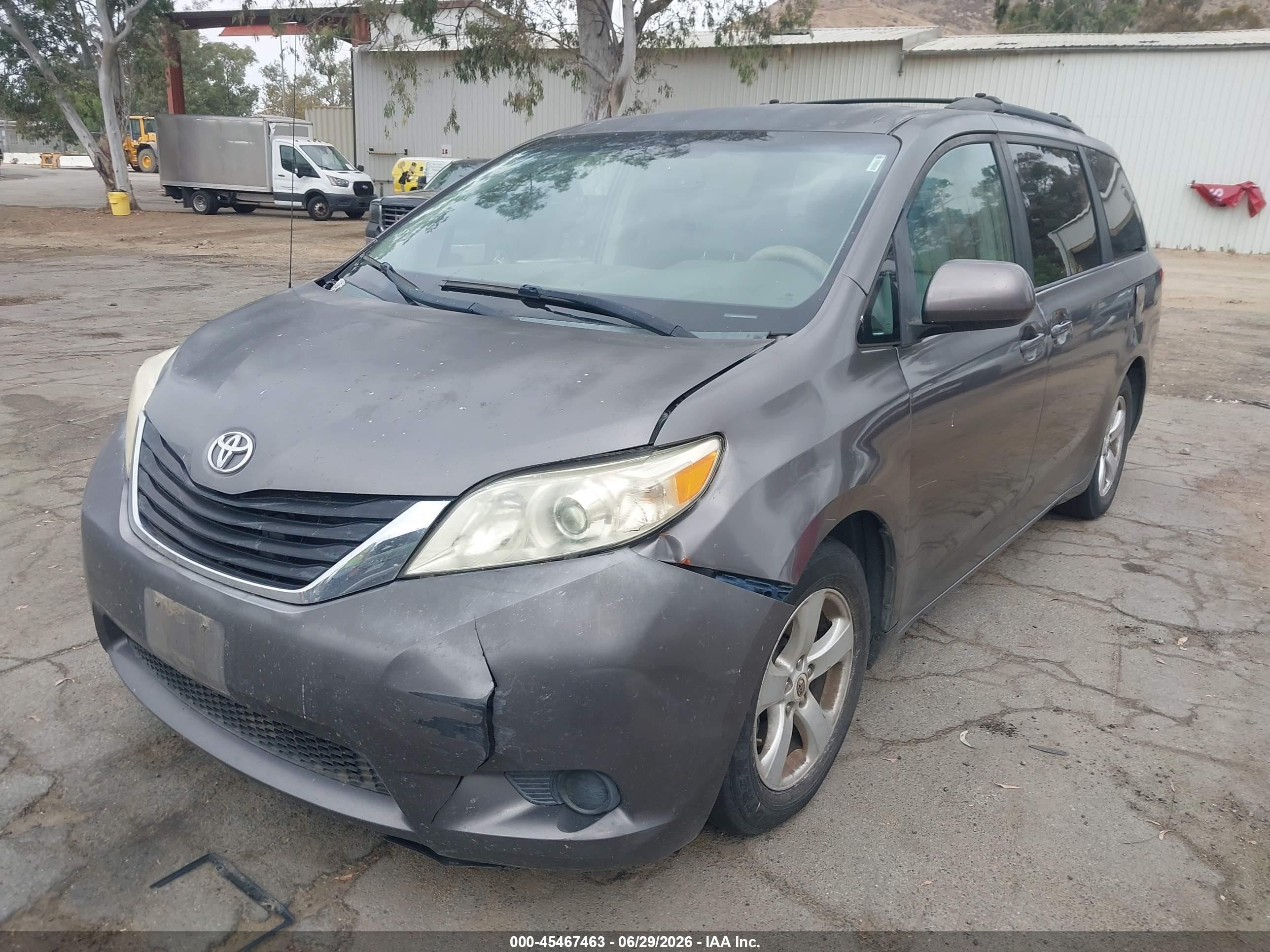 2012 Toyota Sienna Le V6 8 Passenger Gray vin: 5TDKK3DC6CS232287