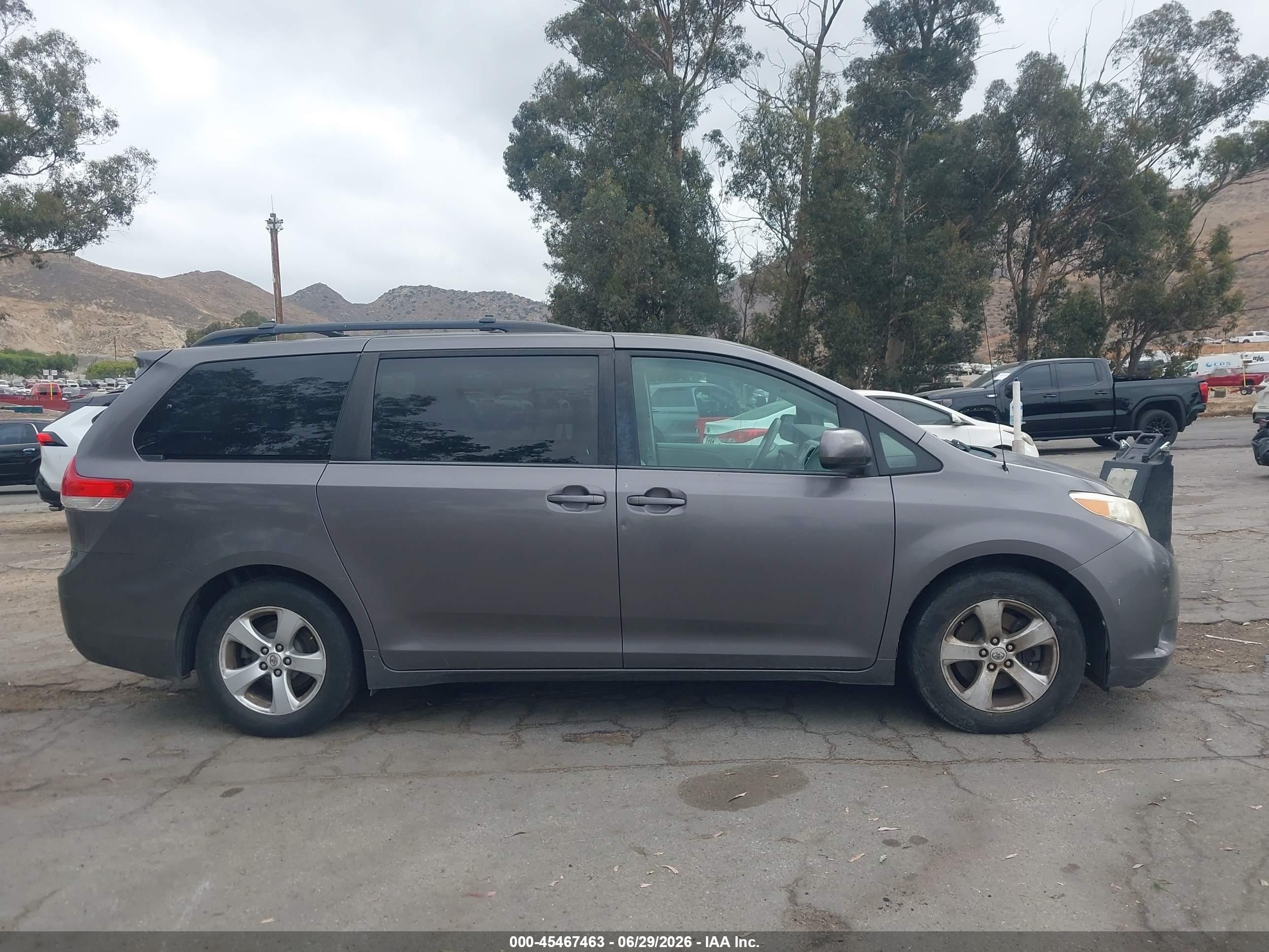 2012 Toyota Sienna Le V6 8 Passenger Gray vin: 5TDKK3DC6CS232287