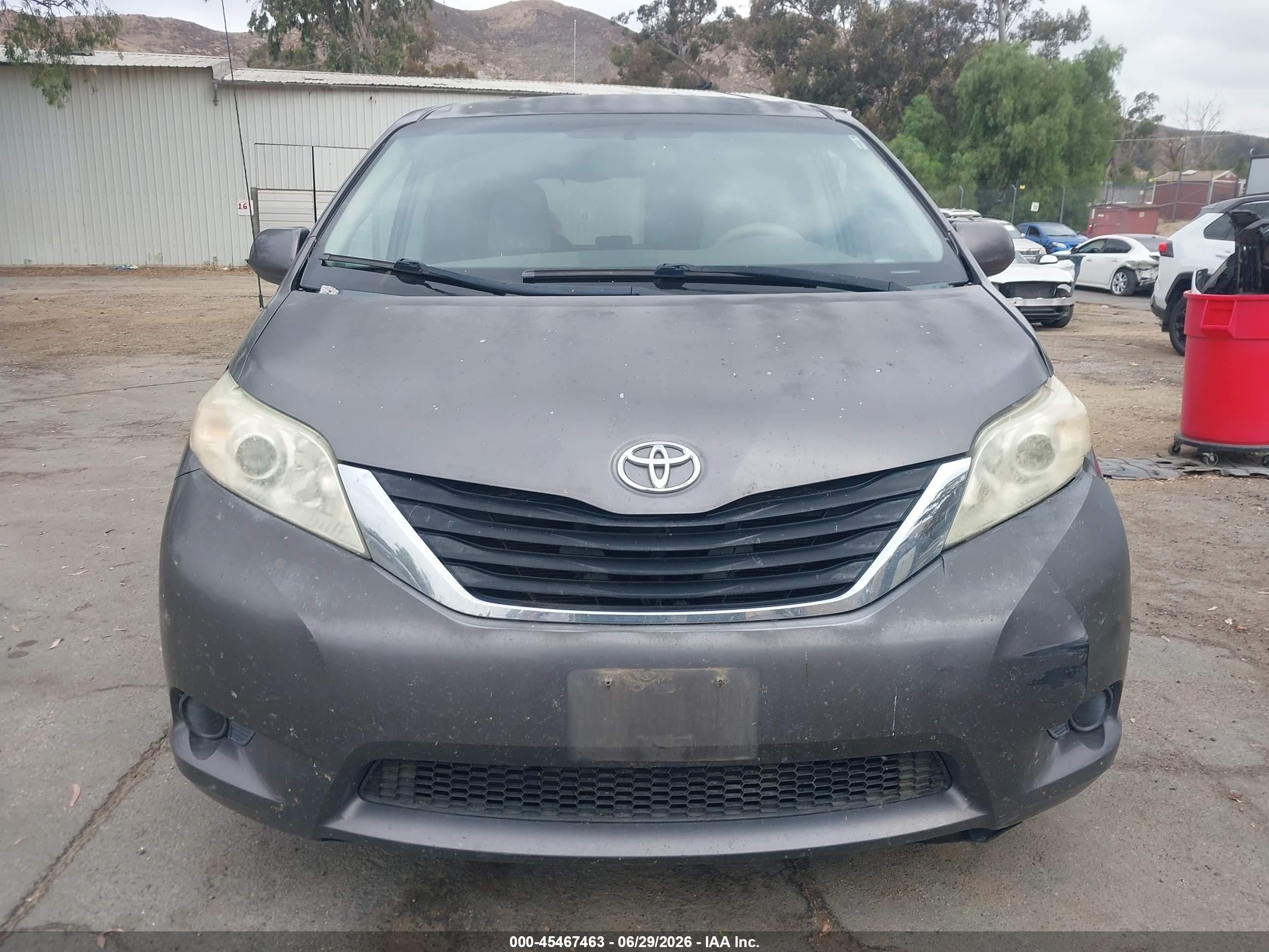 2012 Toyota Sienna Le V6 8 Passenger Gray vin: 5TDKK3DC6CS232287