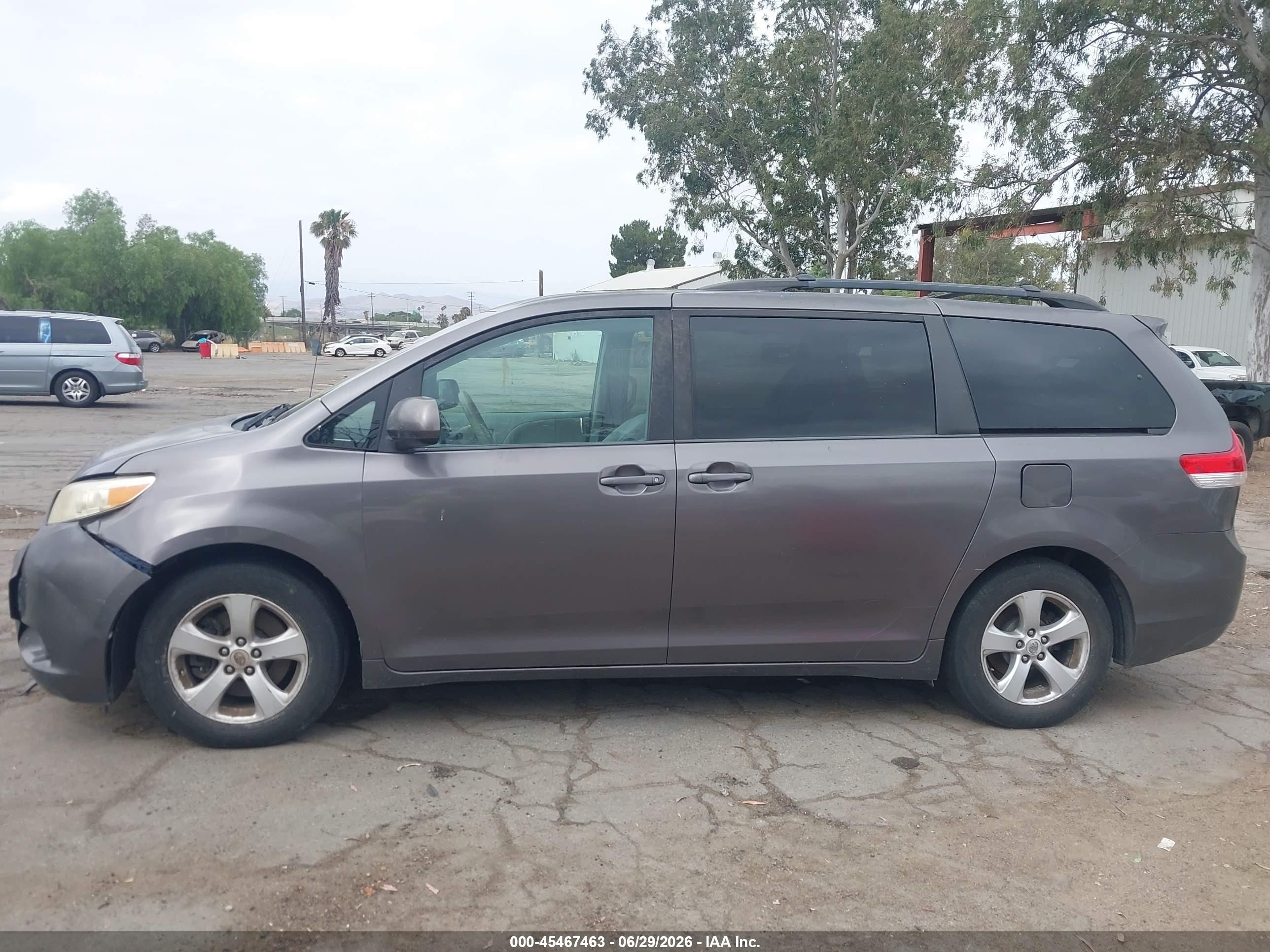 2012 Toyota Sienna Le V6 8 Passenger Gray vin: 5TDKK3DC6CS232287