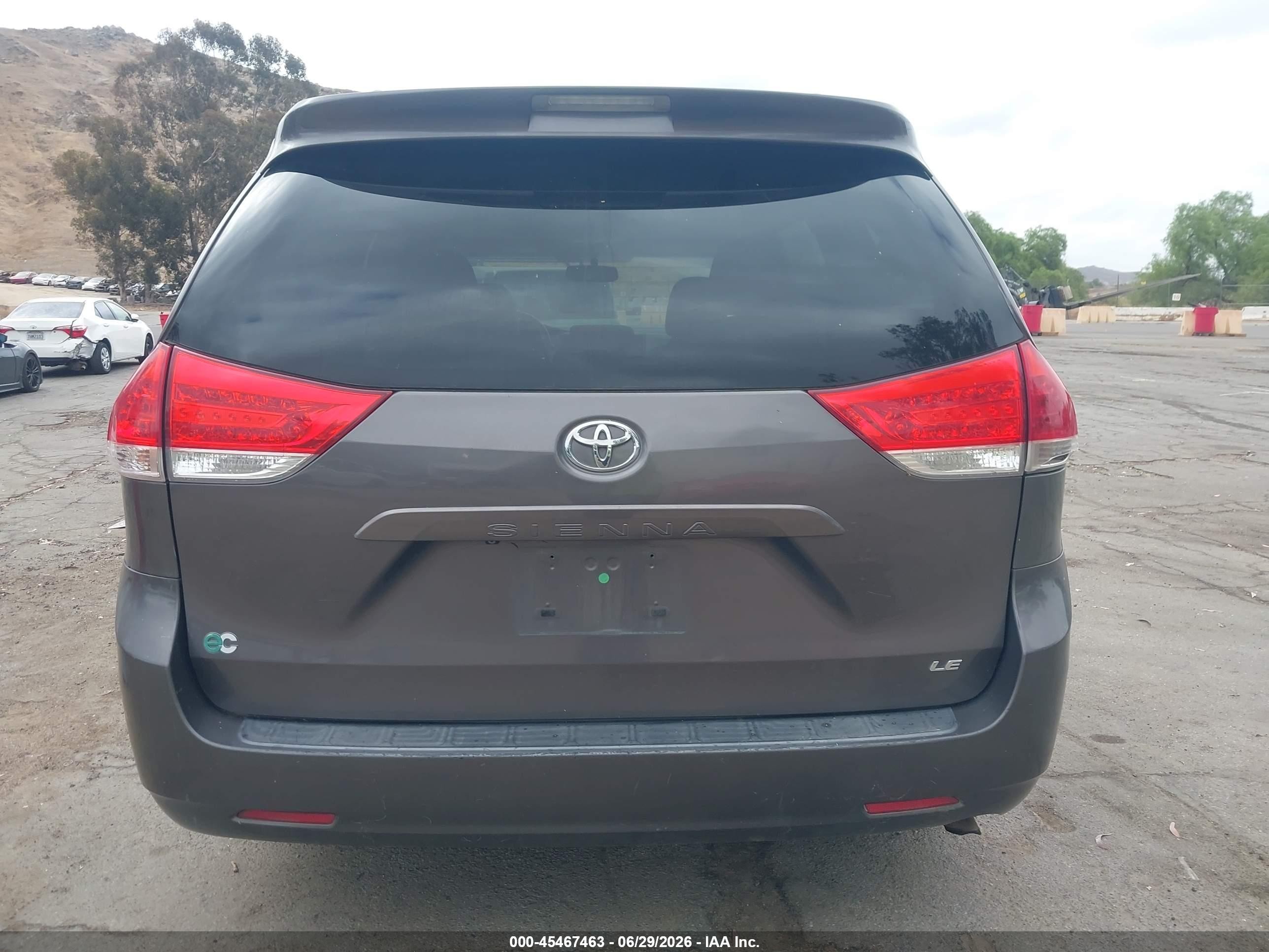 2012 Toyota Sienna Le V6 8 Passenger Gray vin: 5TDKK3DC6CS232287
