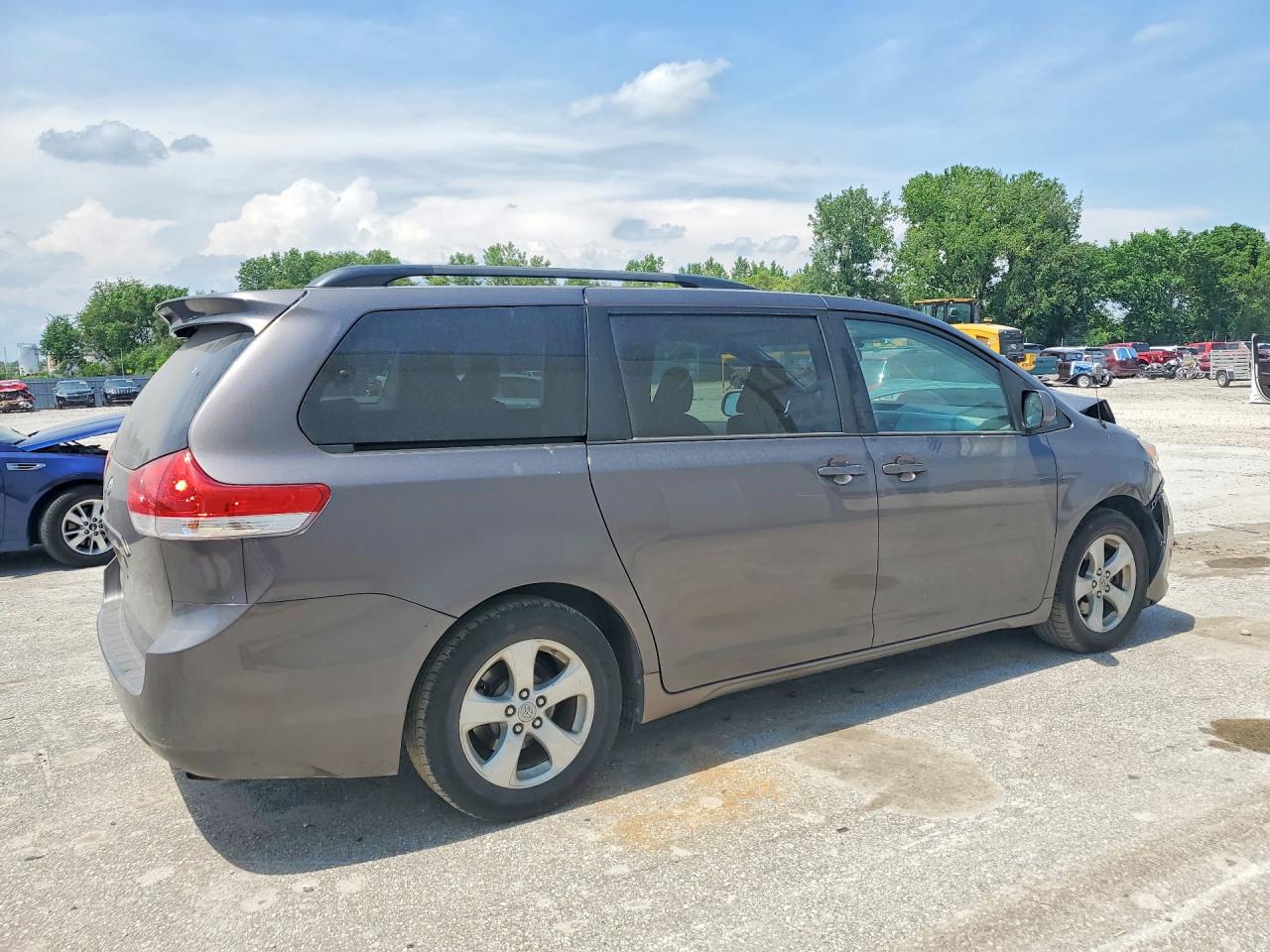 2012 Toyota Sienna Le Gray vin: 5TDKK3DC6CS253480